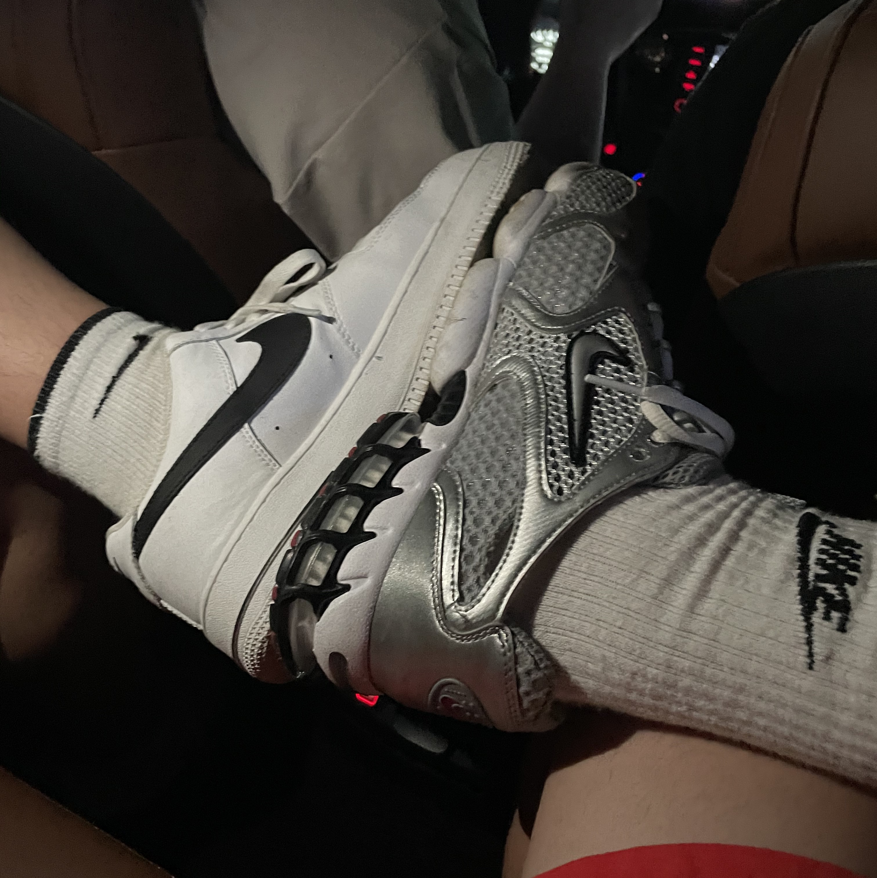 Nike Air Zoom Spiridon Cage 2 Metallic Silver, Nike Air Force 1 '07 White Black 착용 스타일