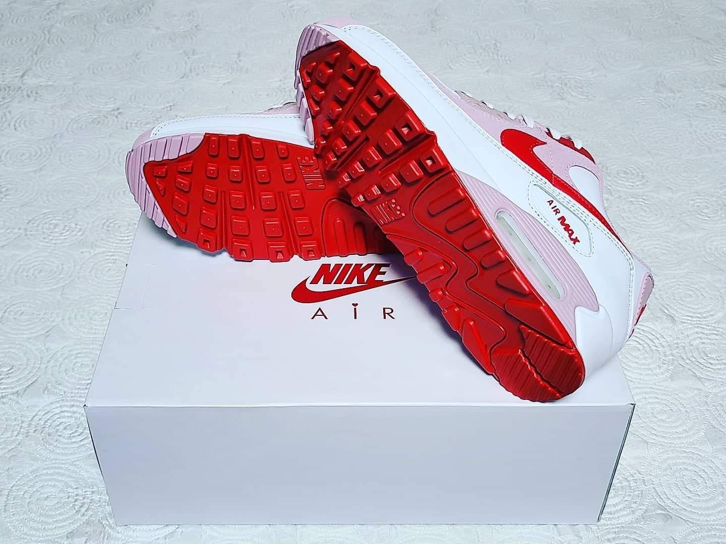 (W) Nike Air Max 90 QS Valentine's Day 착용 스타일 - 4