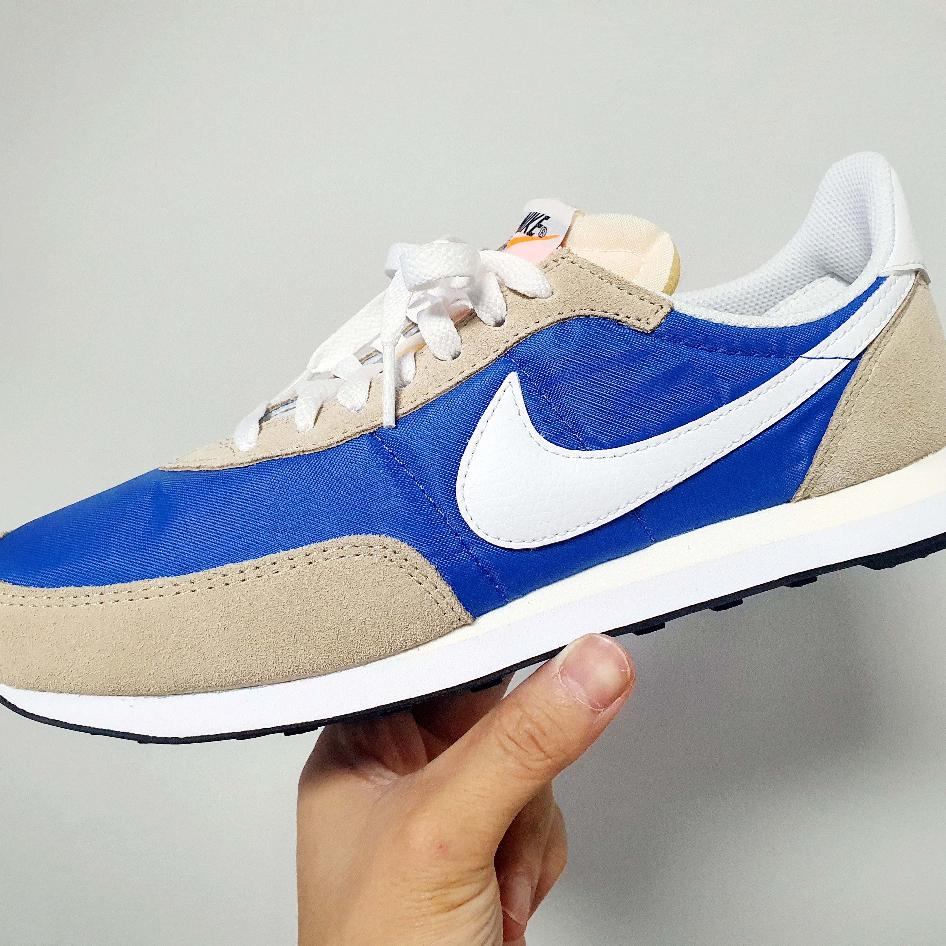 Nike Waffle Trainer 2 Hyper Royal Rattan 착용 스타일 - 3