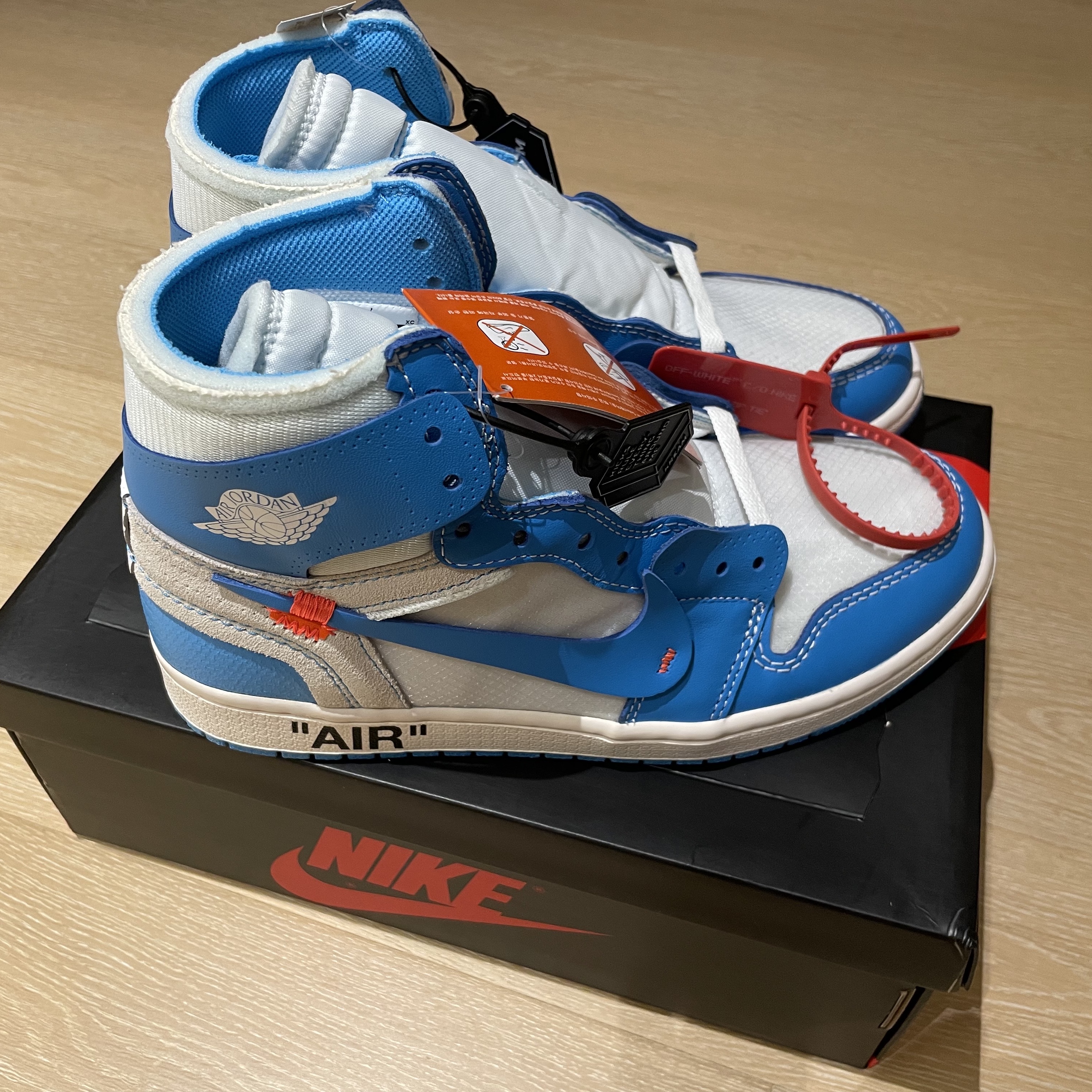 Jordan 1 x Off-White Retro High University Blue 착용 스타일 - 3