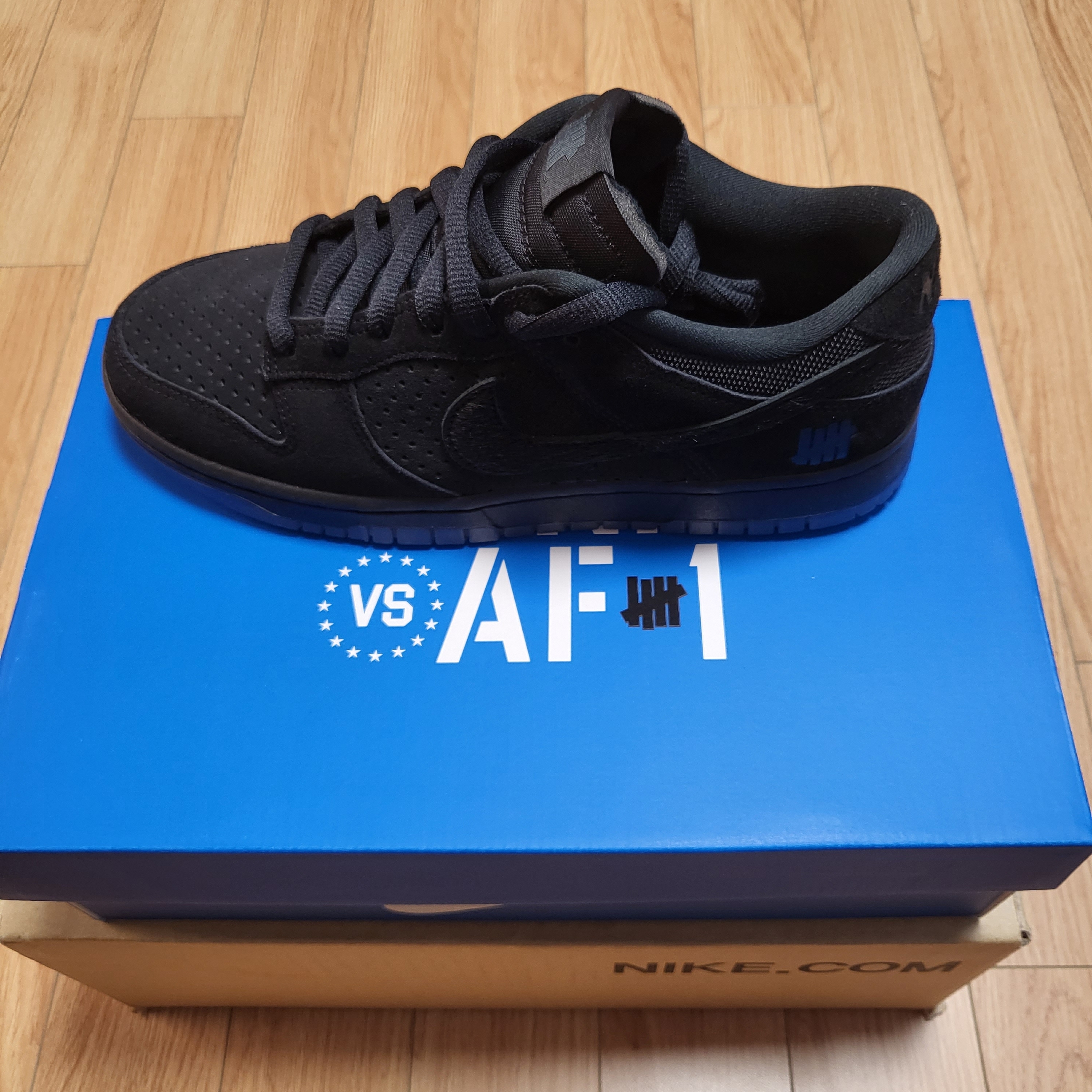 Nike x Undefeated Dunk Low SP 5 On It Black 착용 스타일 - 1