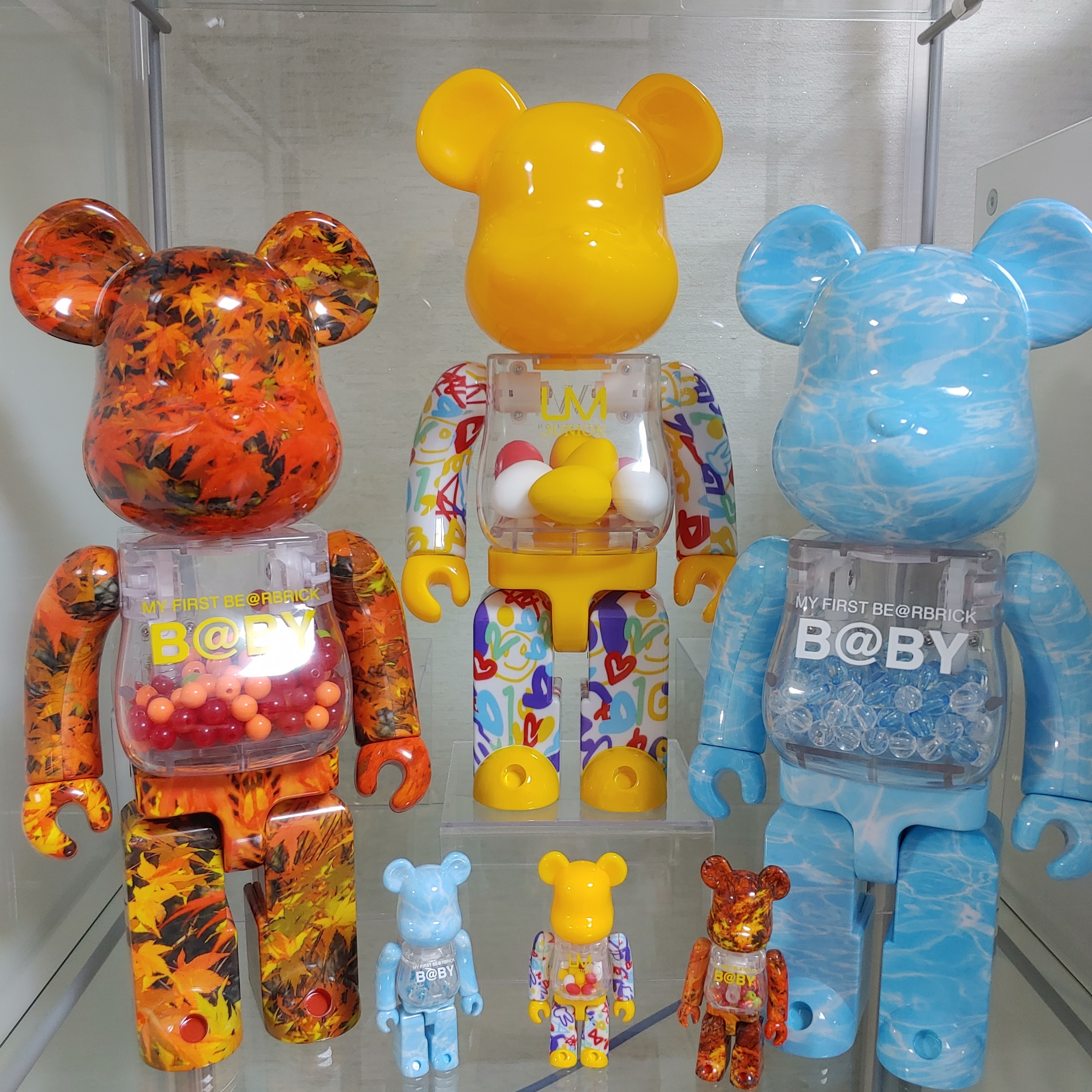 Bearbrick My First Bearbrick Baby Autumn Leaves Ver. 100% & 400% Set, Bearbrick My First Bearbrick Baby Water Crest Ver. 100% & 400% Set 착용 스타일