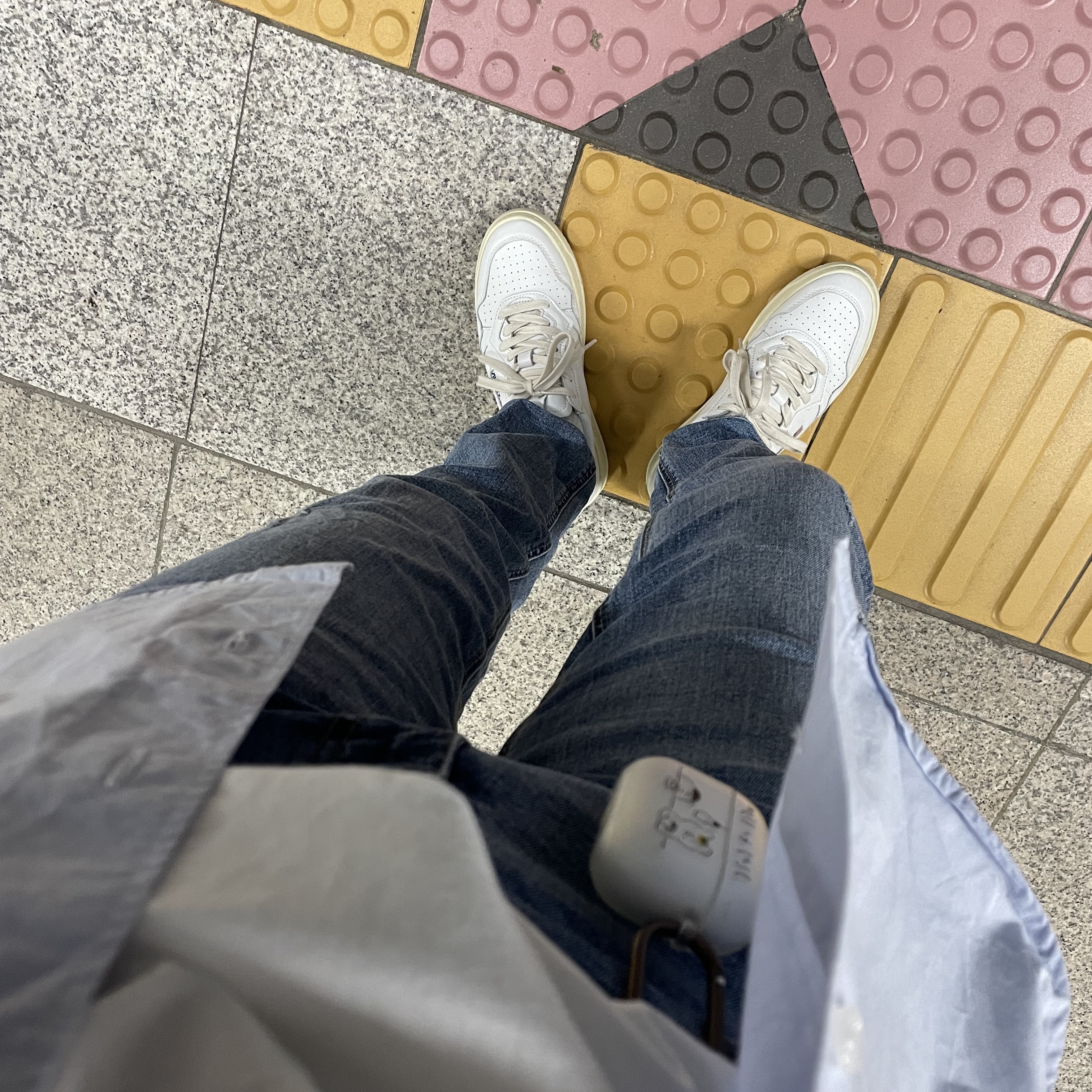 Autry Medalist Low Leather Sneakers White 착용 스타일