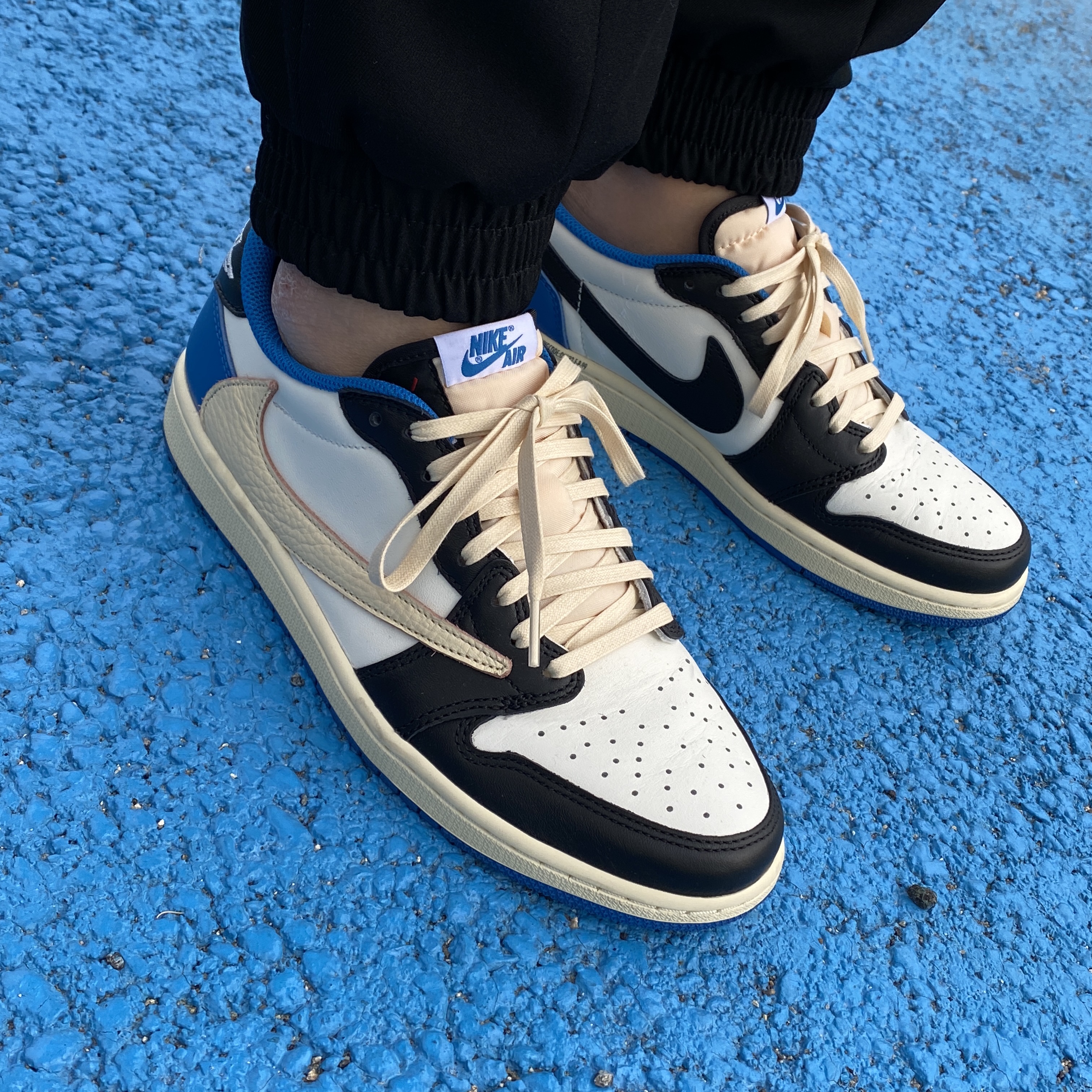 Jordan 1 x Travis Scott x Fragment Retro Low OG SP Military Blue 착용 스타일
