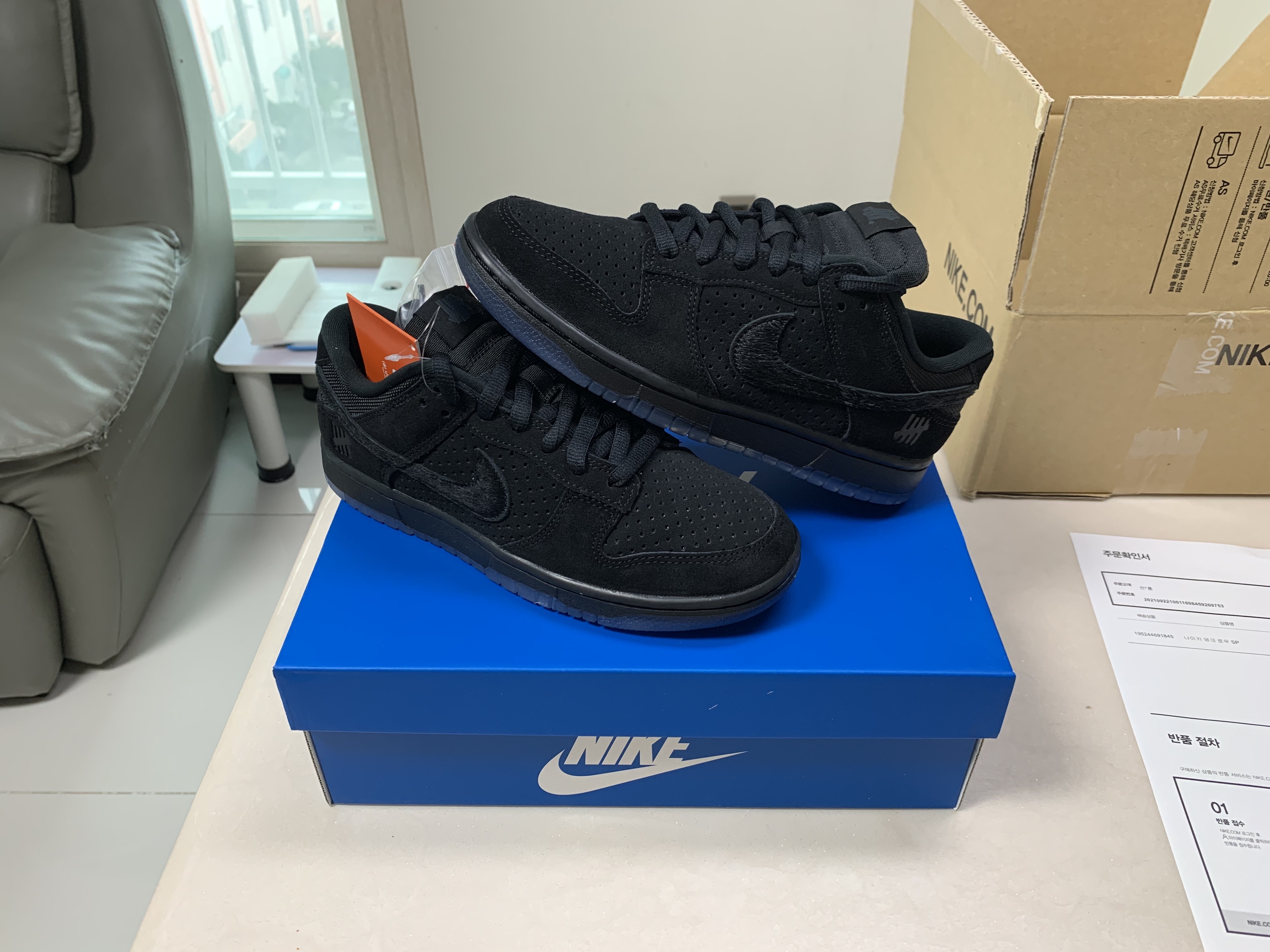 Nike x Undefeated Dunk Low SP 5 On It Black 착용 스타일 - 1