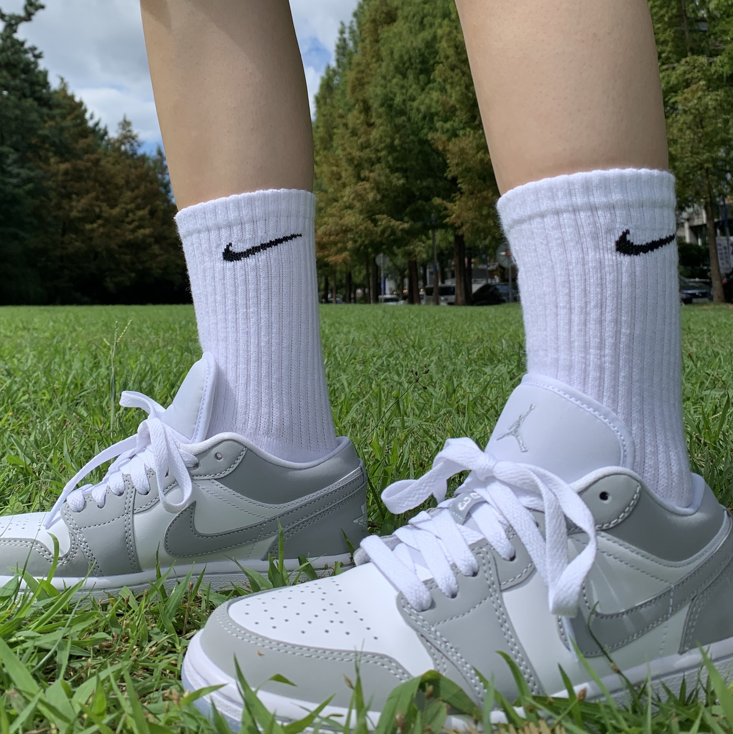 (W) Jordan 1 Low White Wolf Grey 착용 스타일 - 2