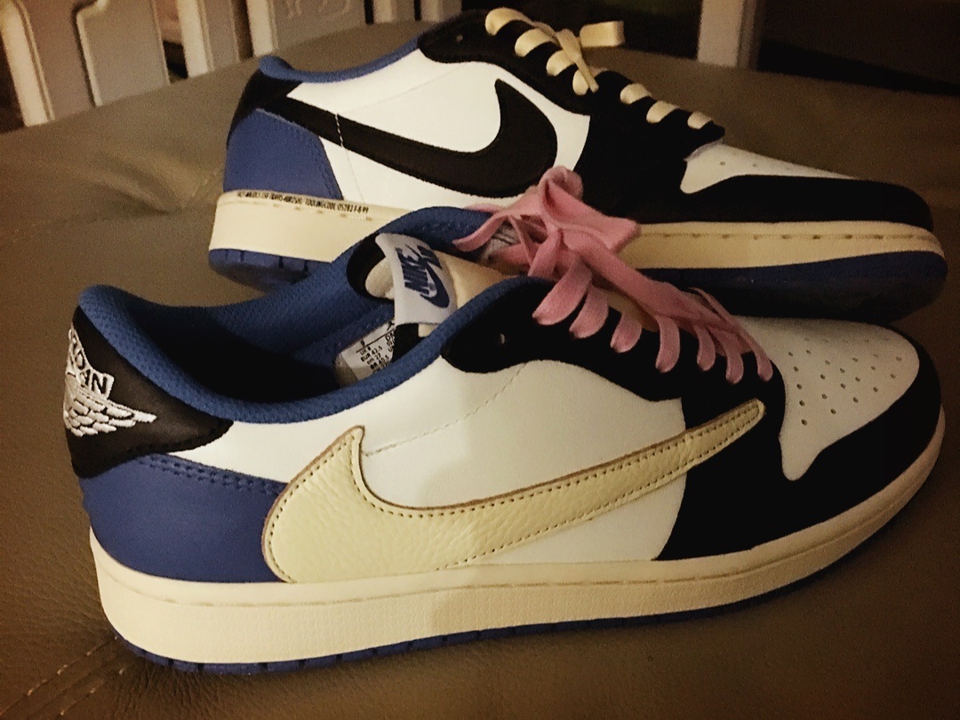 Jordan 1 x Travis Scott x Fragment Retro Low OG SP Military Blue 착용 스타일 - 1