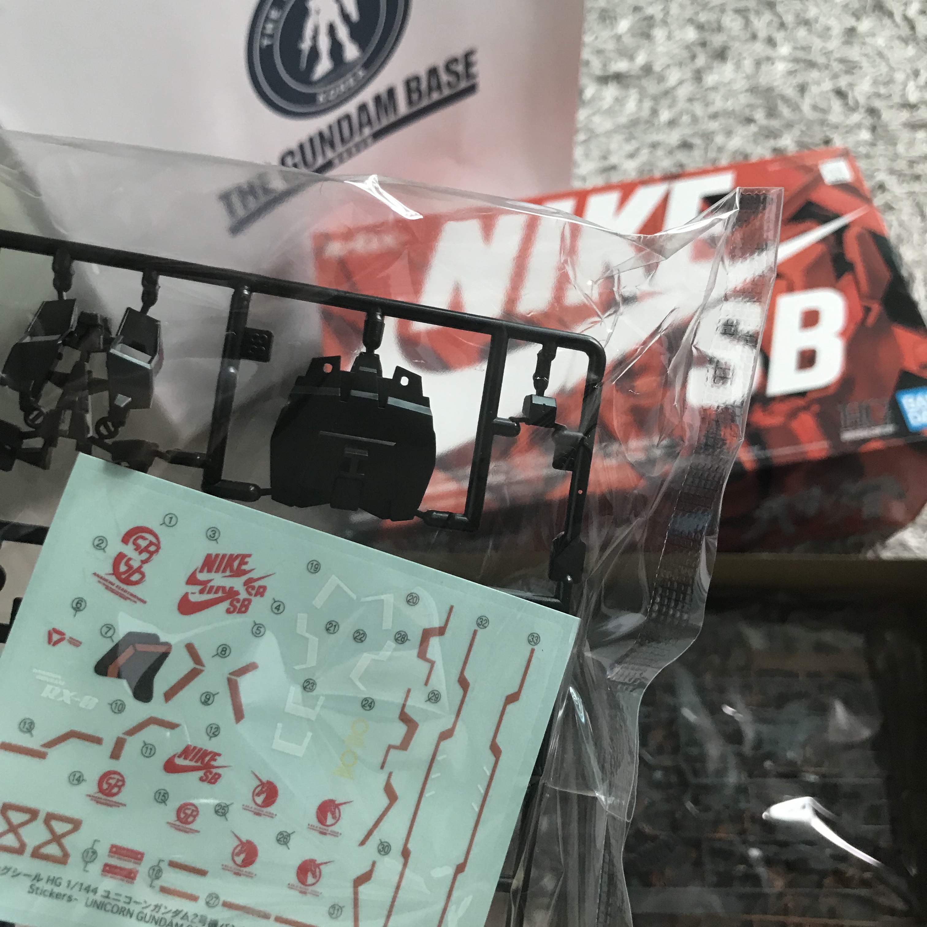 Bandai x Nike SB HG Unicorn Gundam & HG Unicorn 02 Banshee Set (Destroy Mode) 착용 스타일