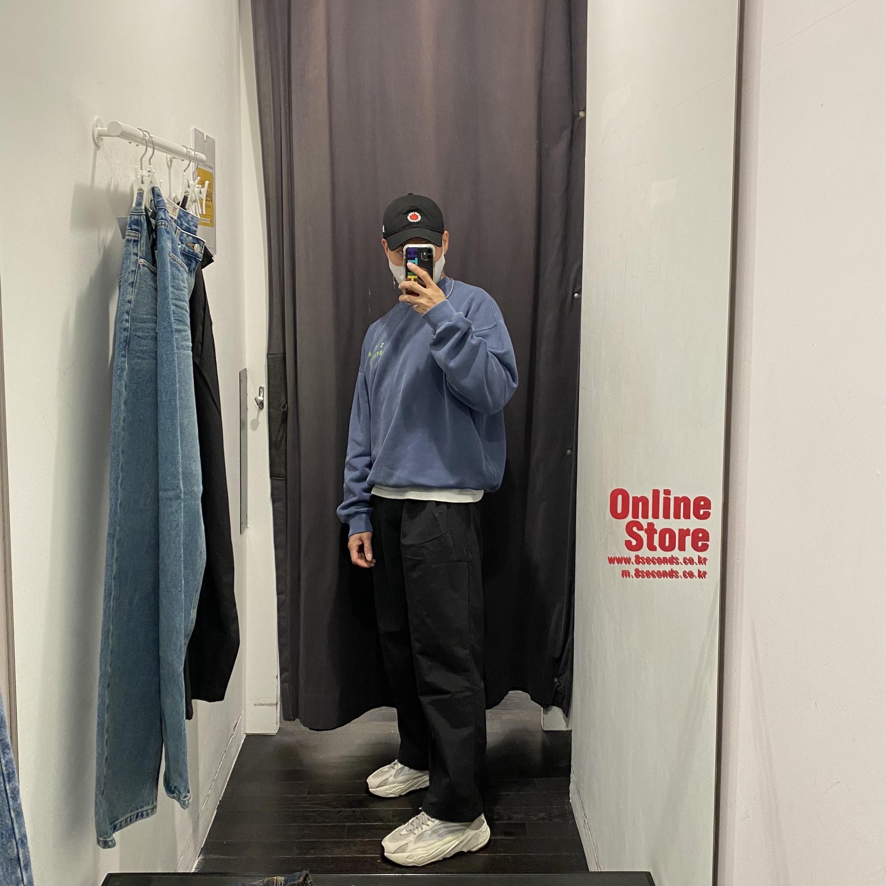 Adidas Yeezy Boost 700 V2 Static 2018, IAB Studio Pigment Sweatshirt Navy 착용 스타일 - 2