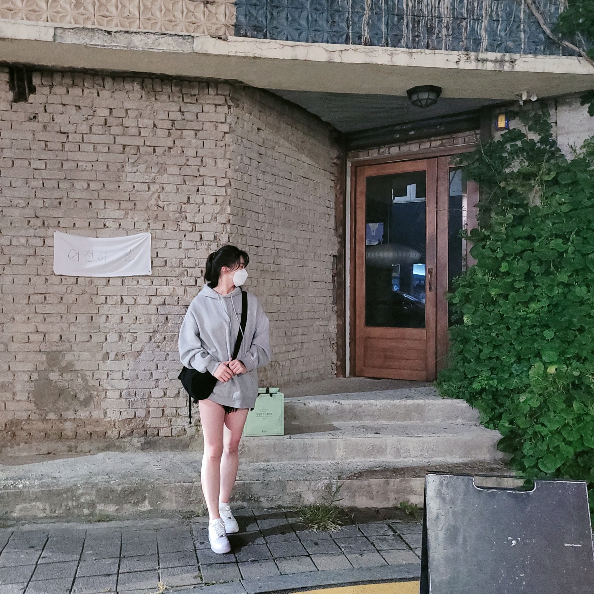 (W) Nike Air Force 1 '07 Low White 착용 스타일 - 2