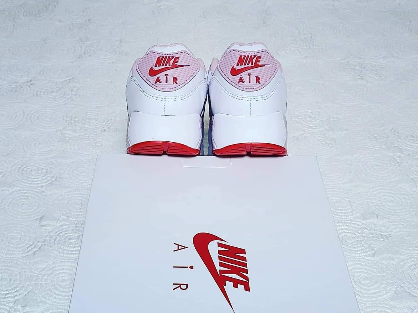 (W) Nike Air Max 90 QS Valentine's Day 착용 스타일 - 5