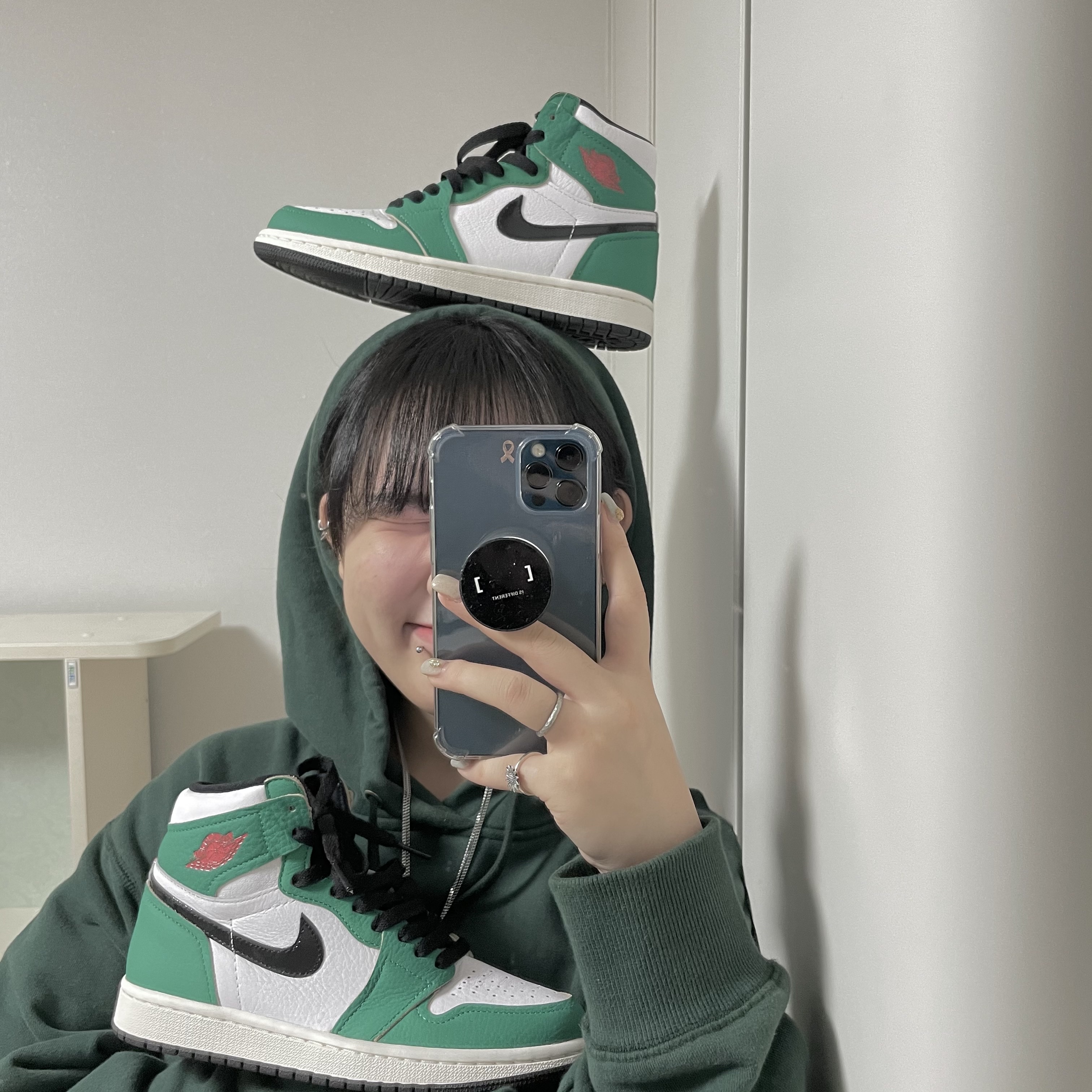 (W) Jordan 1 Retro High OG Lucky Green 착용 스타일 - 3