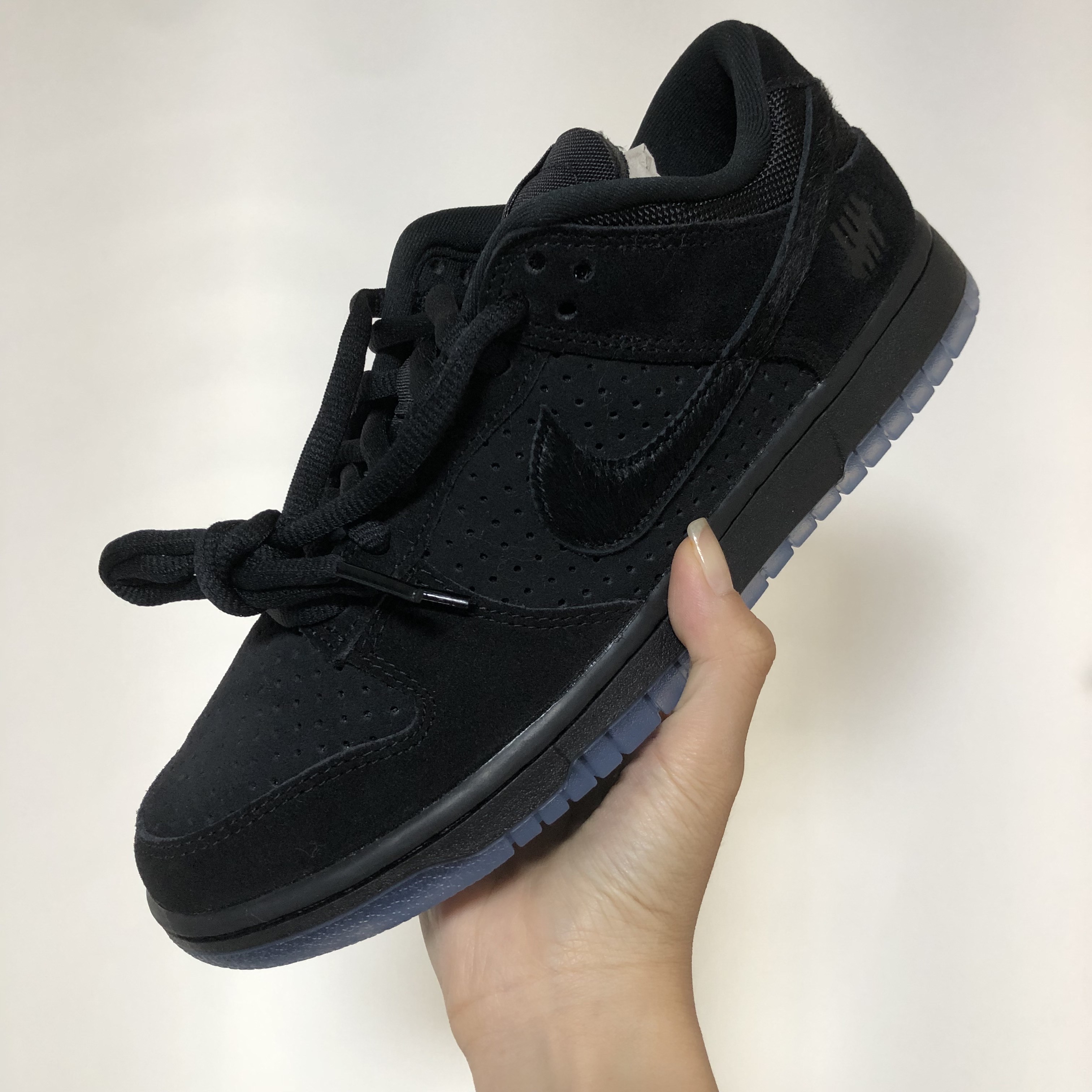 Nike x Undefeated Dunk Low SP 5 On It Black 착용 스타일 - 2