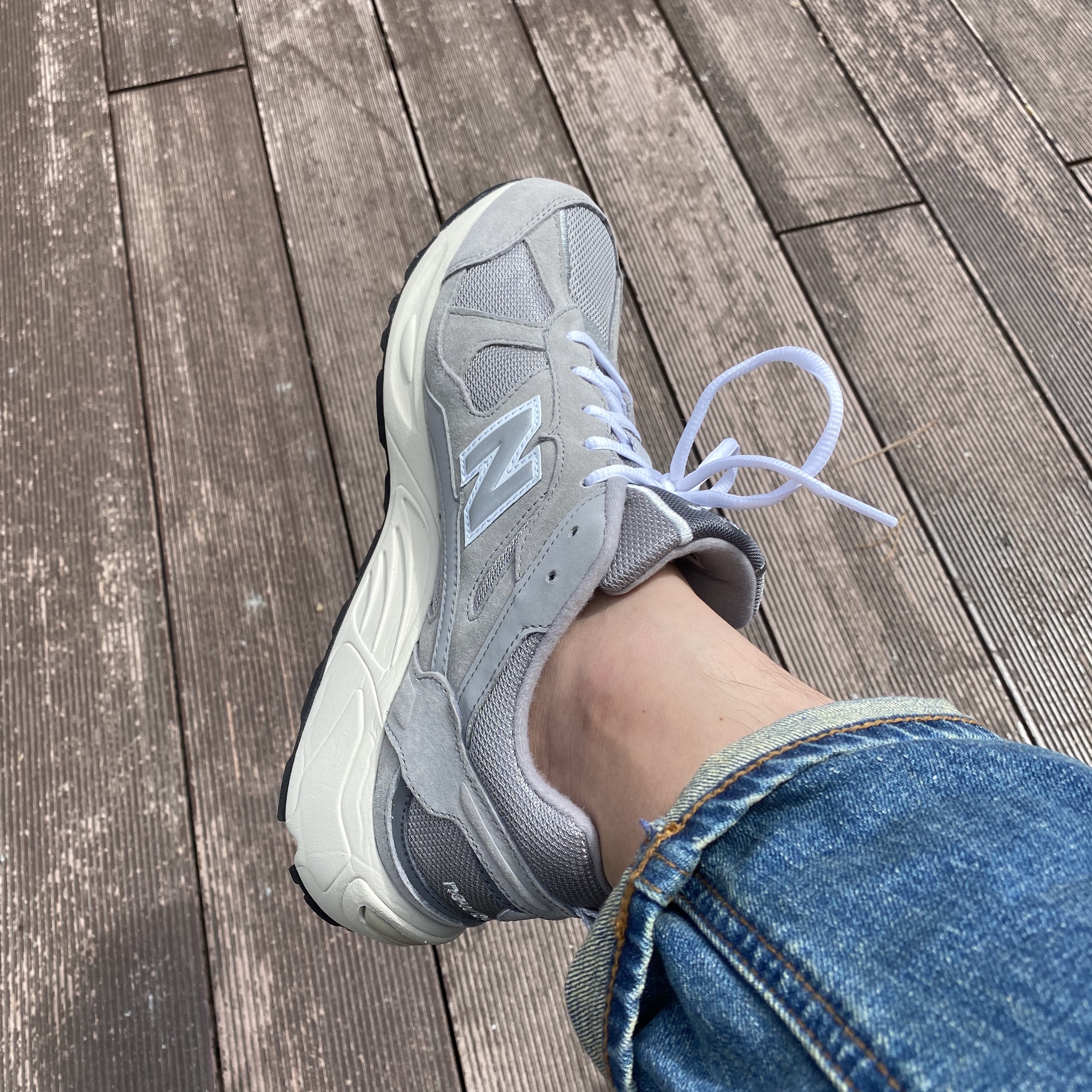New Balance 878 Gray 착용 스타일