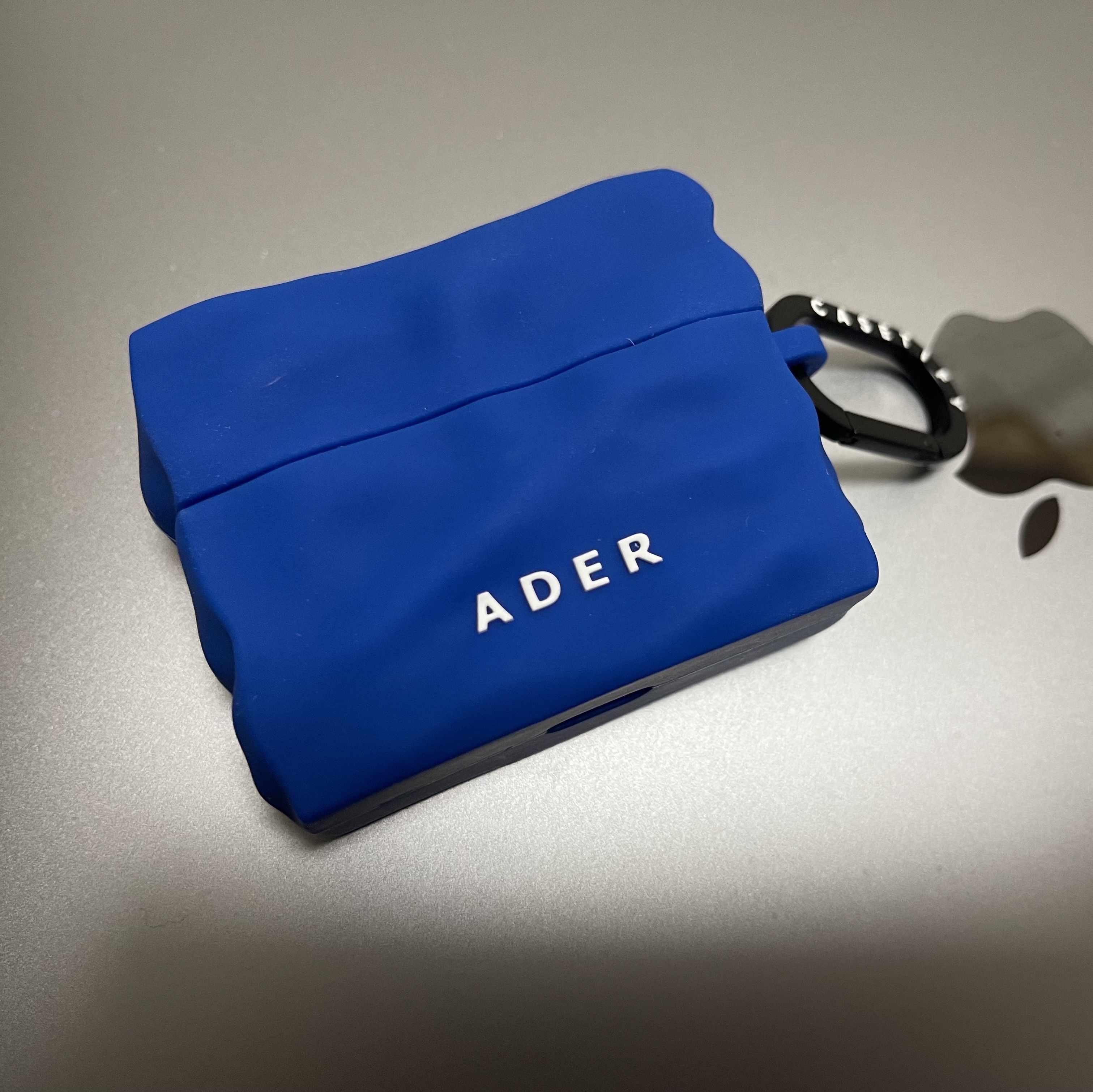Casetify x Ader Error AirPods Pro Case 착용 스타일