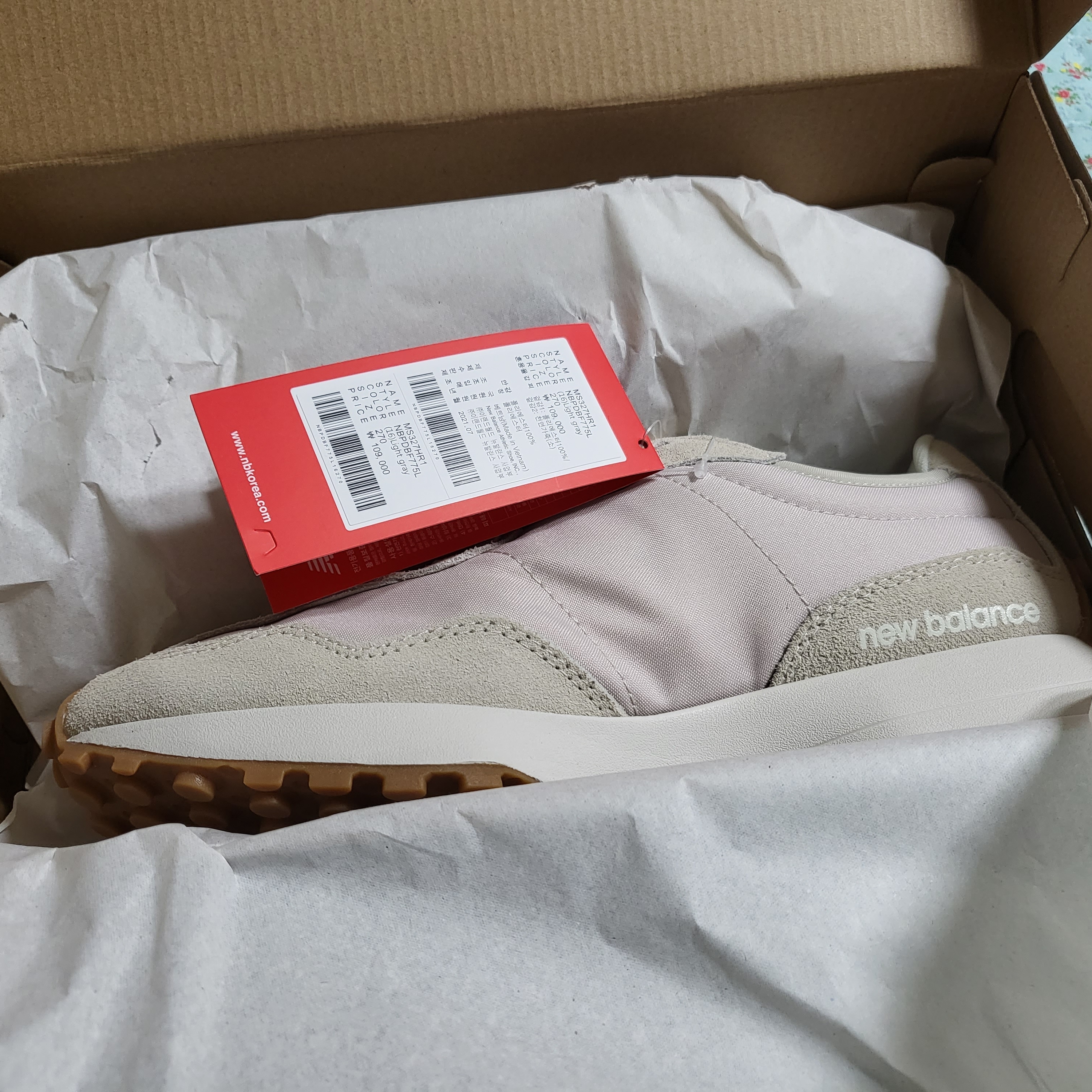 New Balance 327 Timberwolf 착용 스타일 - 4