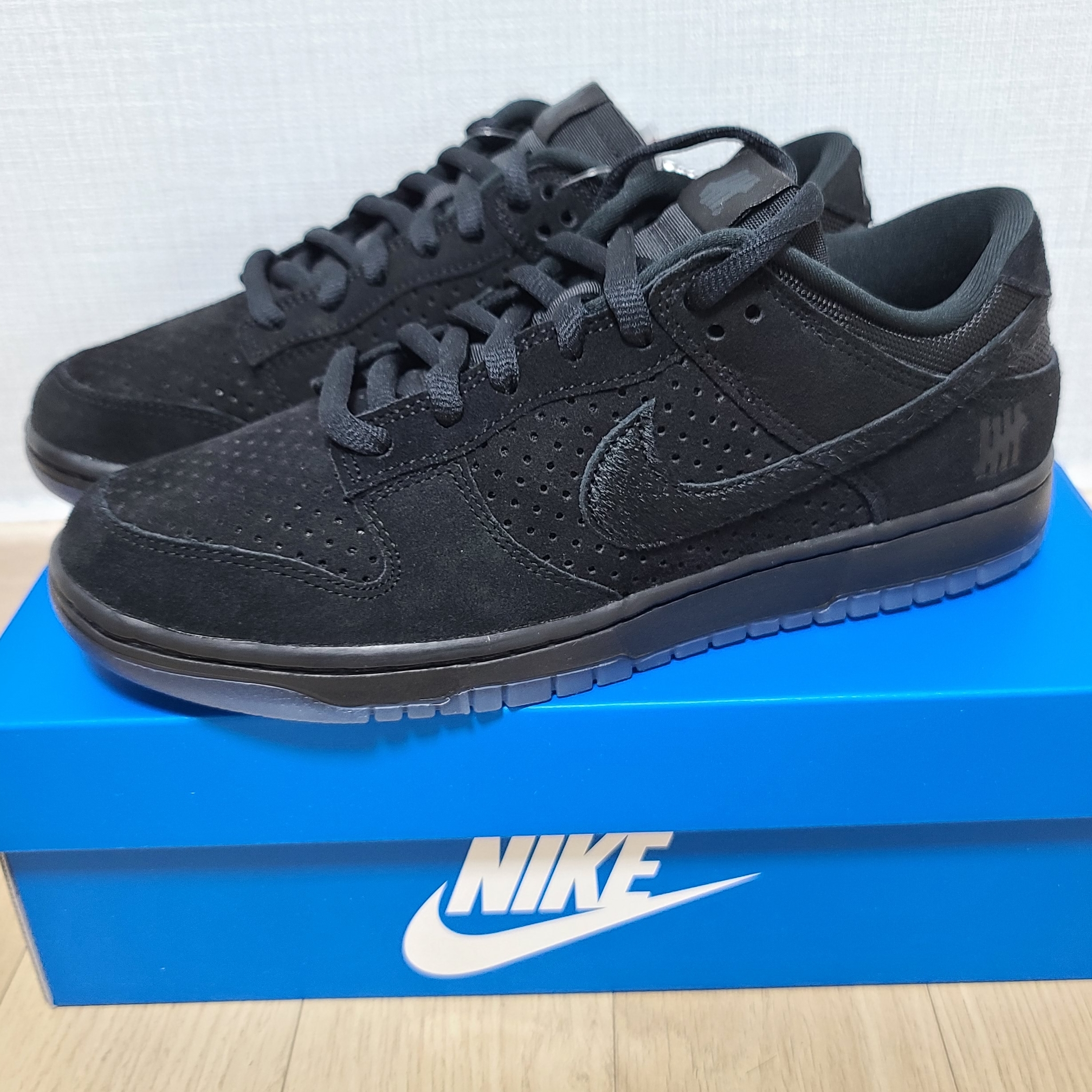 Nike x Undefeated Dunk Low SP 5 On It Black 착용 스타일 - 1