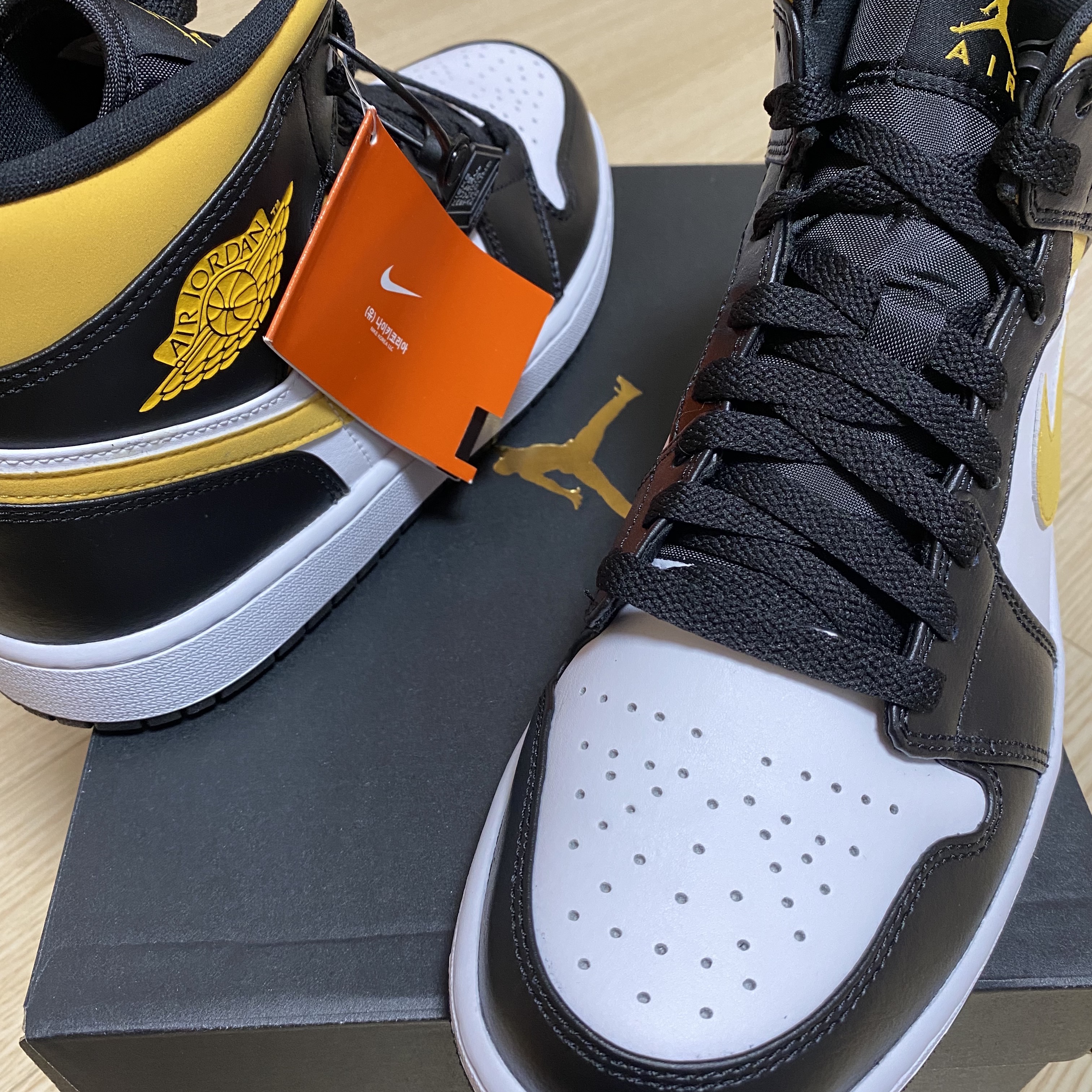 Jordan 1 Mid Pollen 착용 스타일 - 3