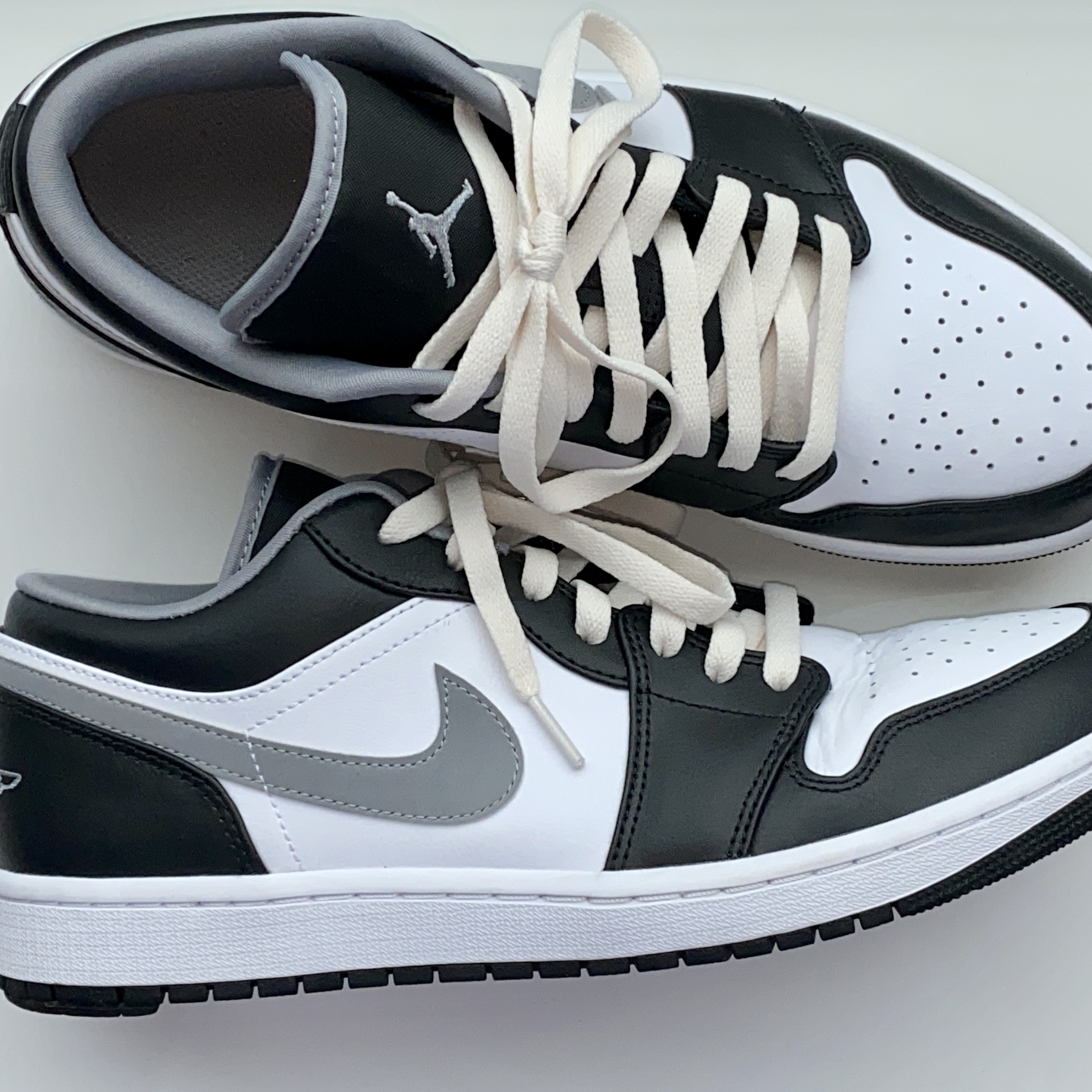 Jordan 1 Low Black Particle Grey 착용 스타일 - 4