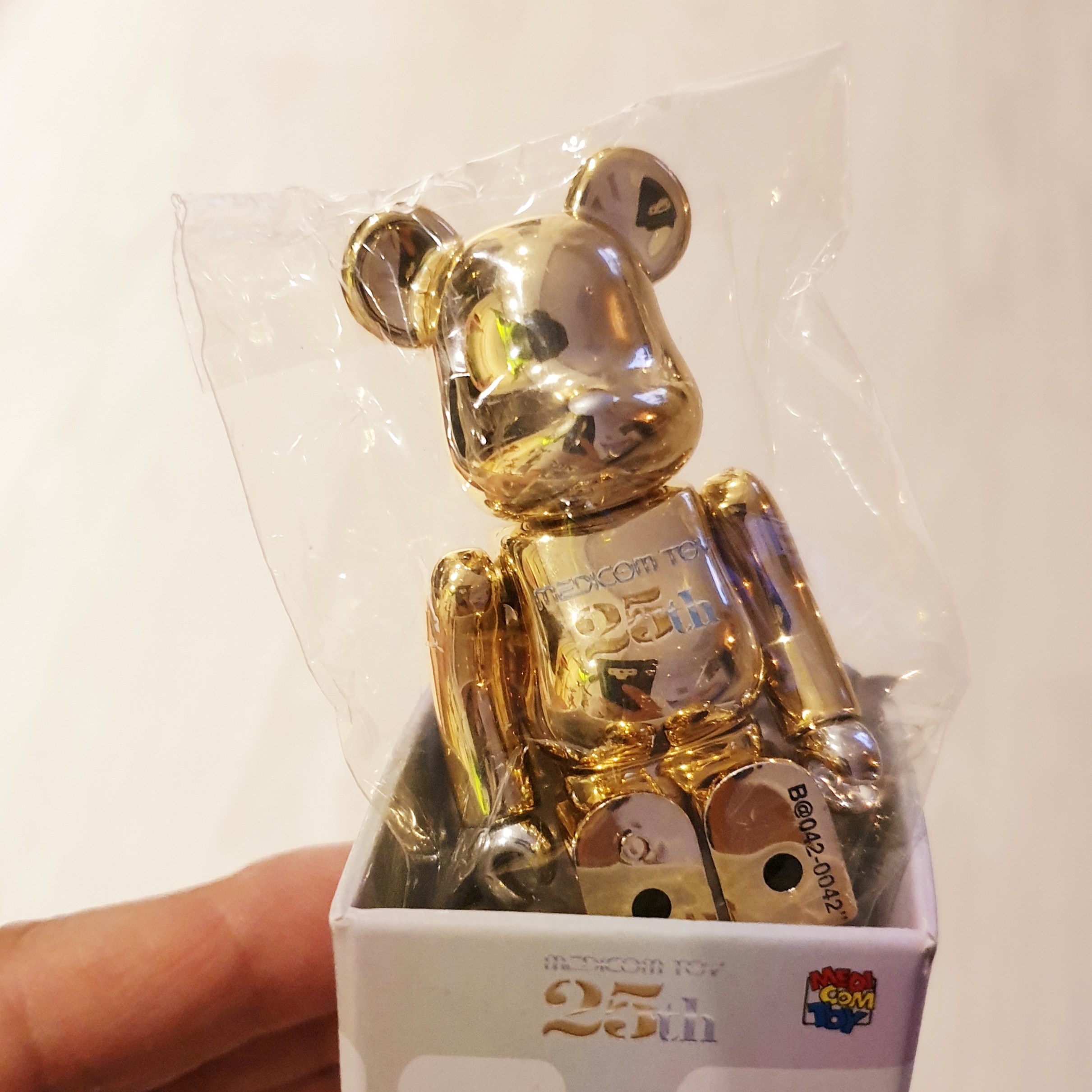 Bearbrick Series 42 Sealed Case 100% (24 Blind Boxes) 착용 스타일