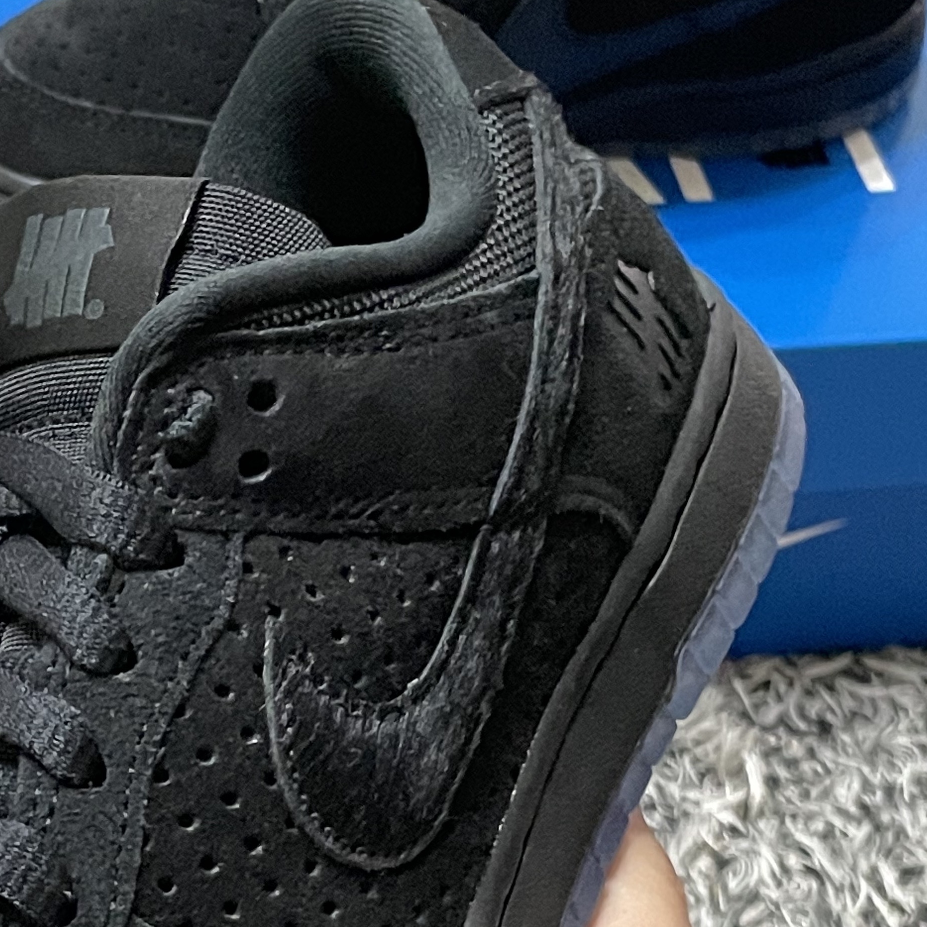 Nike x Undefeated Dunk Low SP 5 On It Black 착용 스타일 - 2