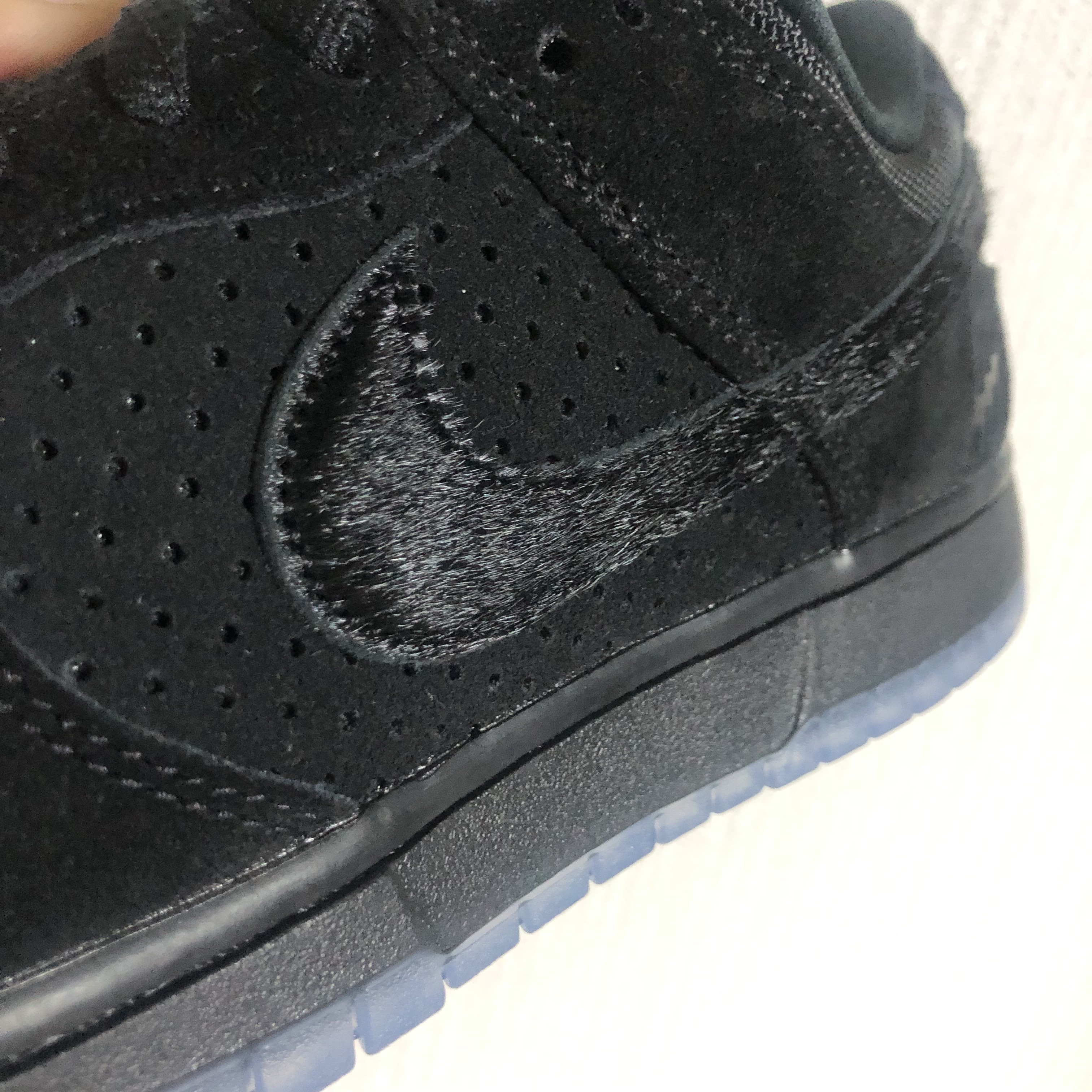 Nike x Undefeated Dunk Low SP 5 On It Black 착용 스타일 - 3
