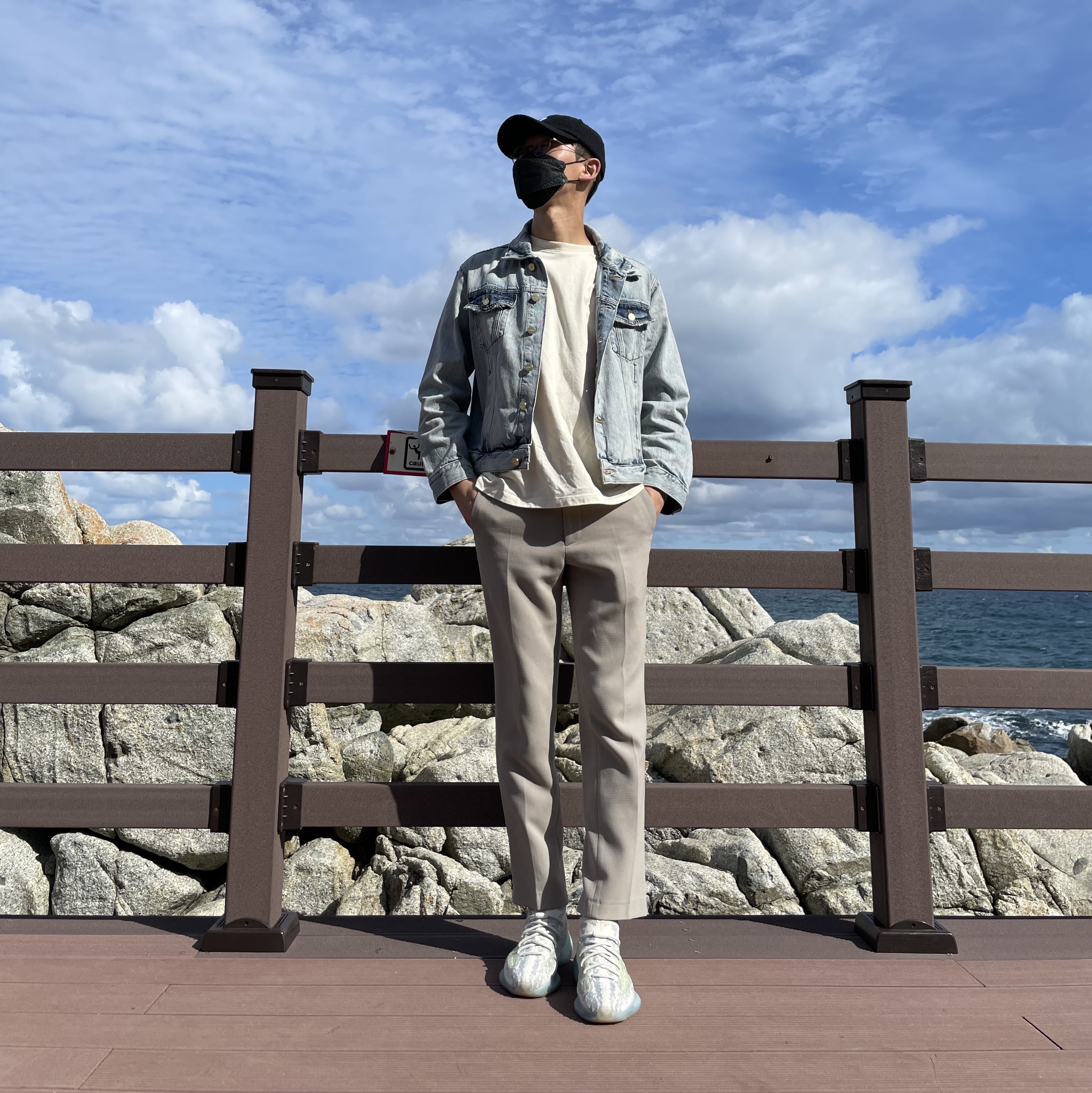 Supreme Terry S Logo 6-Panel Black - 21SS, Essentials Denim Trucker Jacket Light Indigo - 20FW 착용 스타일