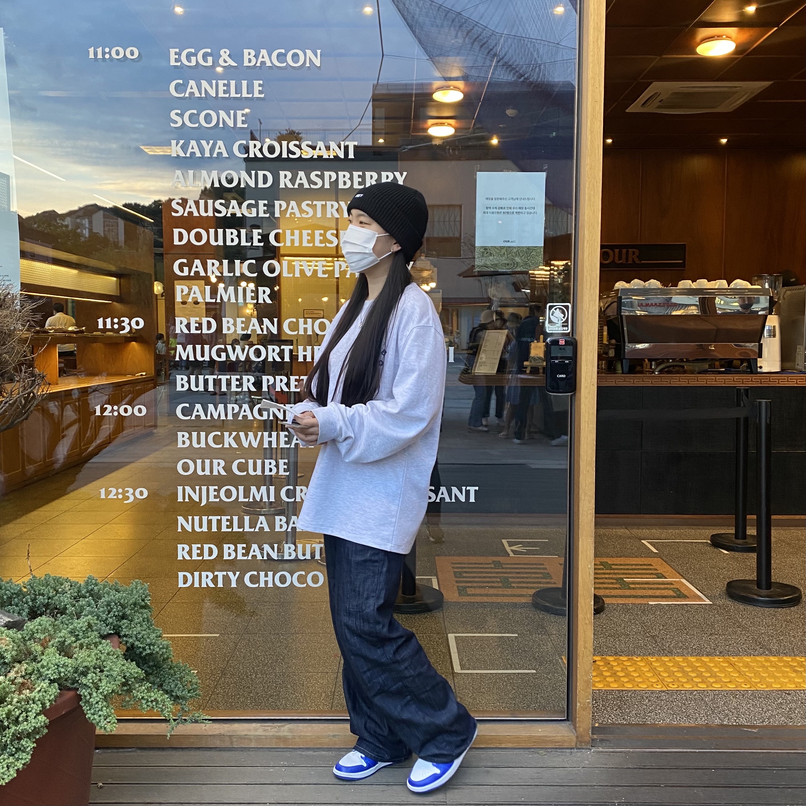 IAB Studio Long Sleeve Light Gray, (W) Jordan 1 Mid White Hyper Royal 착용 스타일 - 1