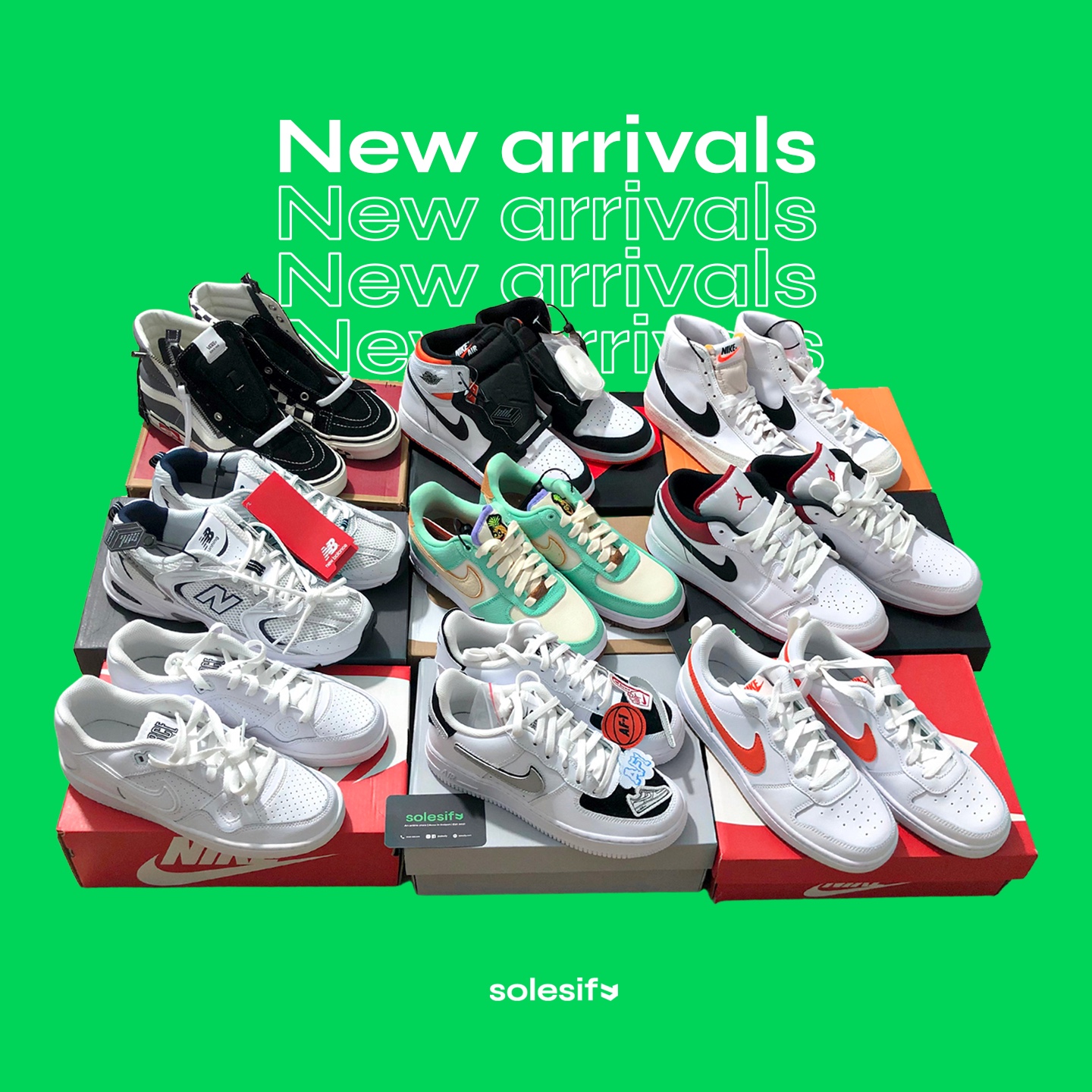 Jordan 1 Retro High OG Electro Orange, (W) Nike Air Force 1 '07 LX Pineapple Canvas μ°©μ© μ€νμΌ - 1