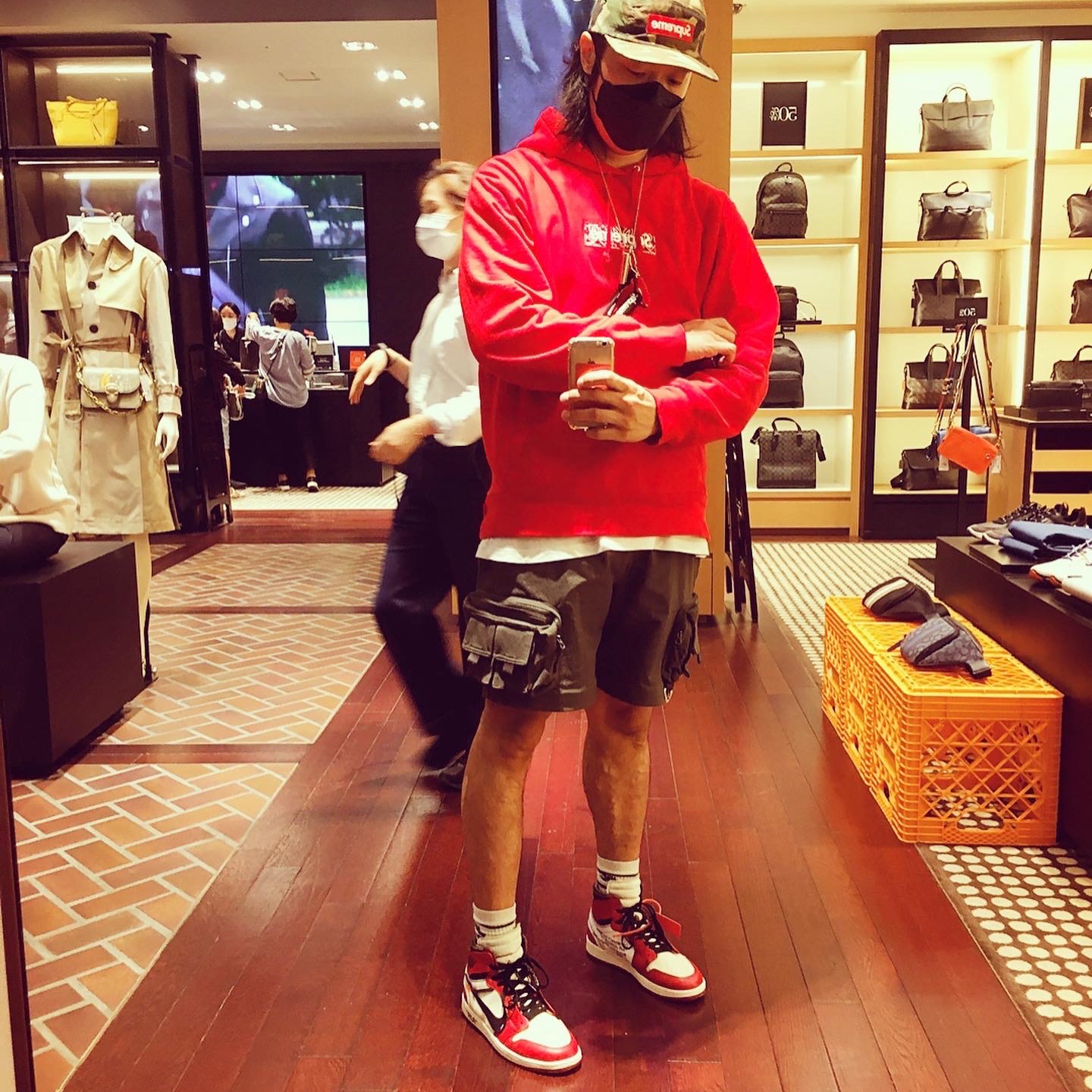 Jordan 1 x Off-White Retro High Chicago The Ten, Supreme Bandana Box Logo Hooded Sweatshirt Red - 19FW 착용 스타일 - 3
