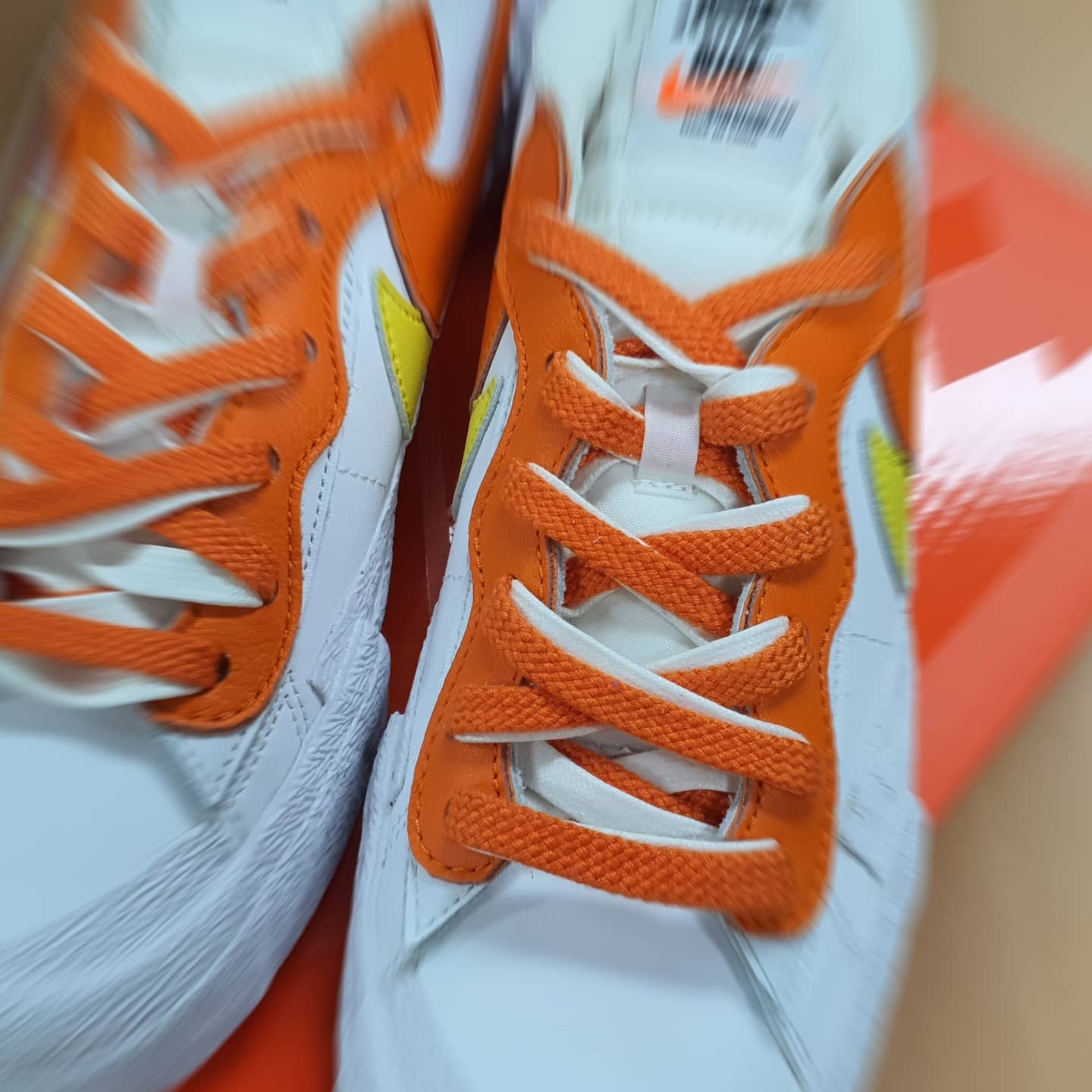 Nike x Sacai Blazer Low Magma Orange 착용 스타일 - 2