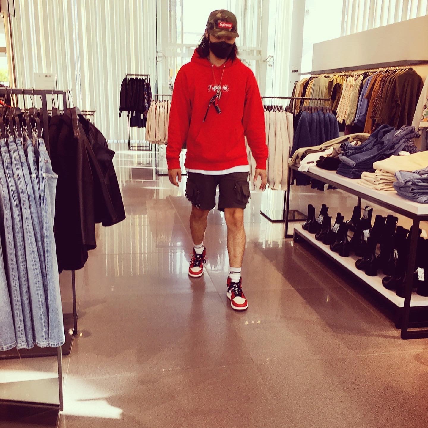 Jordan 1 x Off-White Retro High Chicago The Ten, Supreme Bandana Box Logo Hooded Sweatshirt Red - 19FW 착용 스타일 - 4