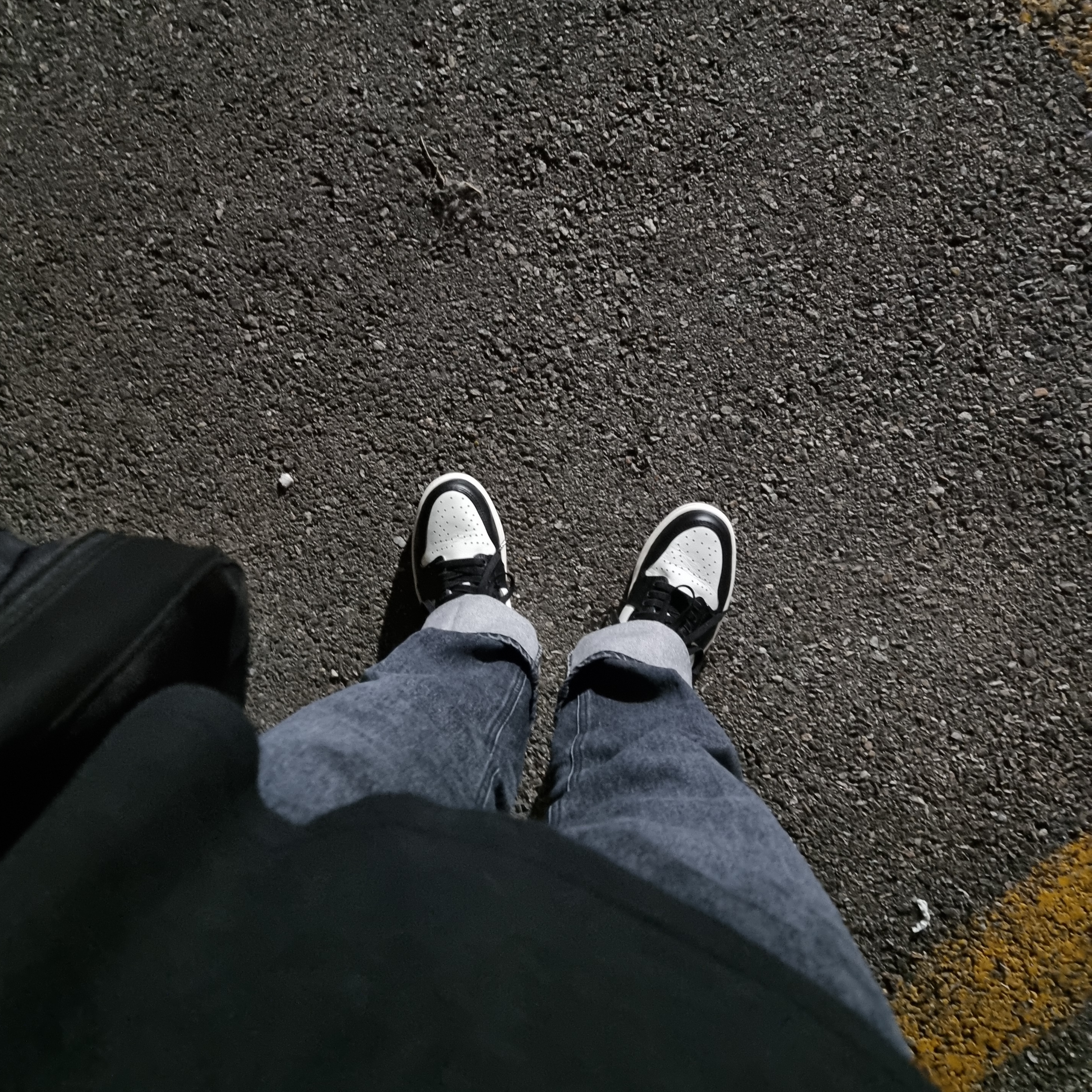 Jordan 1 Retro High OG Black Mocha 착용 스타일