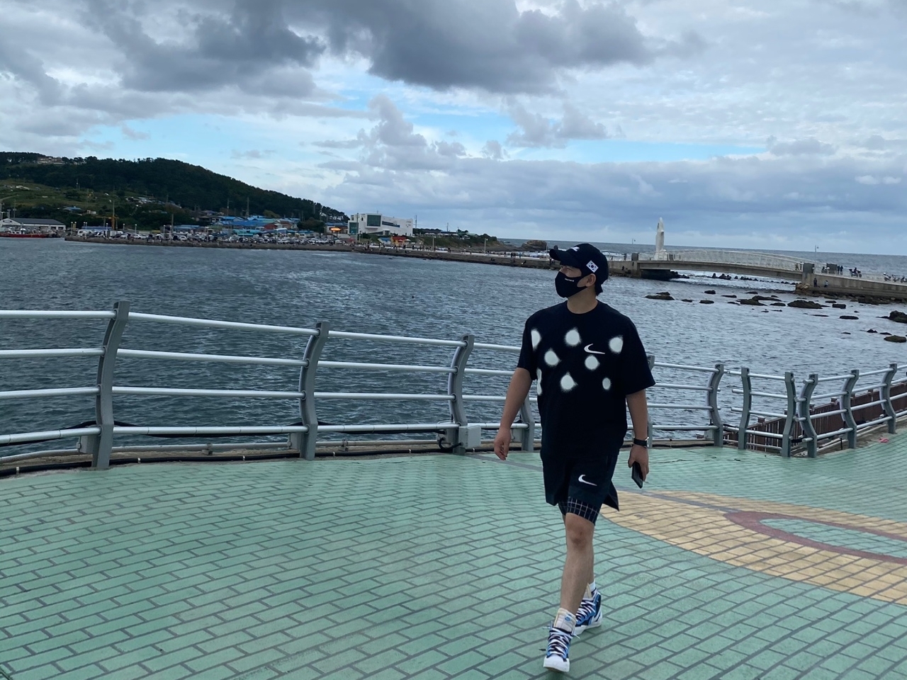 Nike x Off-White NRG Short Sleeve T-Shirt Black, Nike x Off-White NRG Shorts Black 착용 스타일 - 1