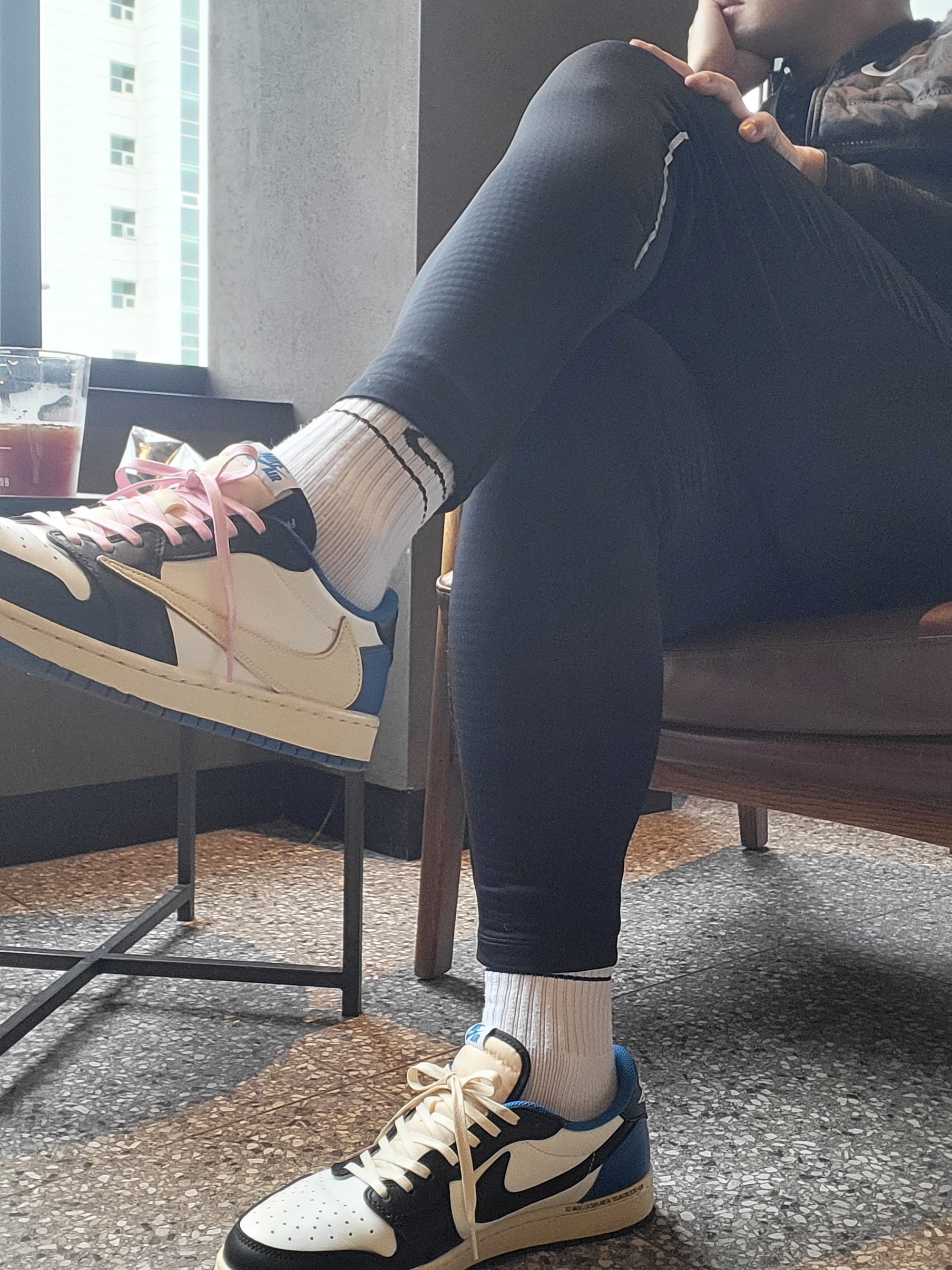 Jordan 1 x Travis Scott x Fragment Retro Low OG SP Military Blue 착용 스타일