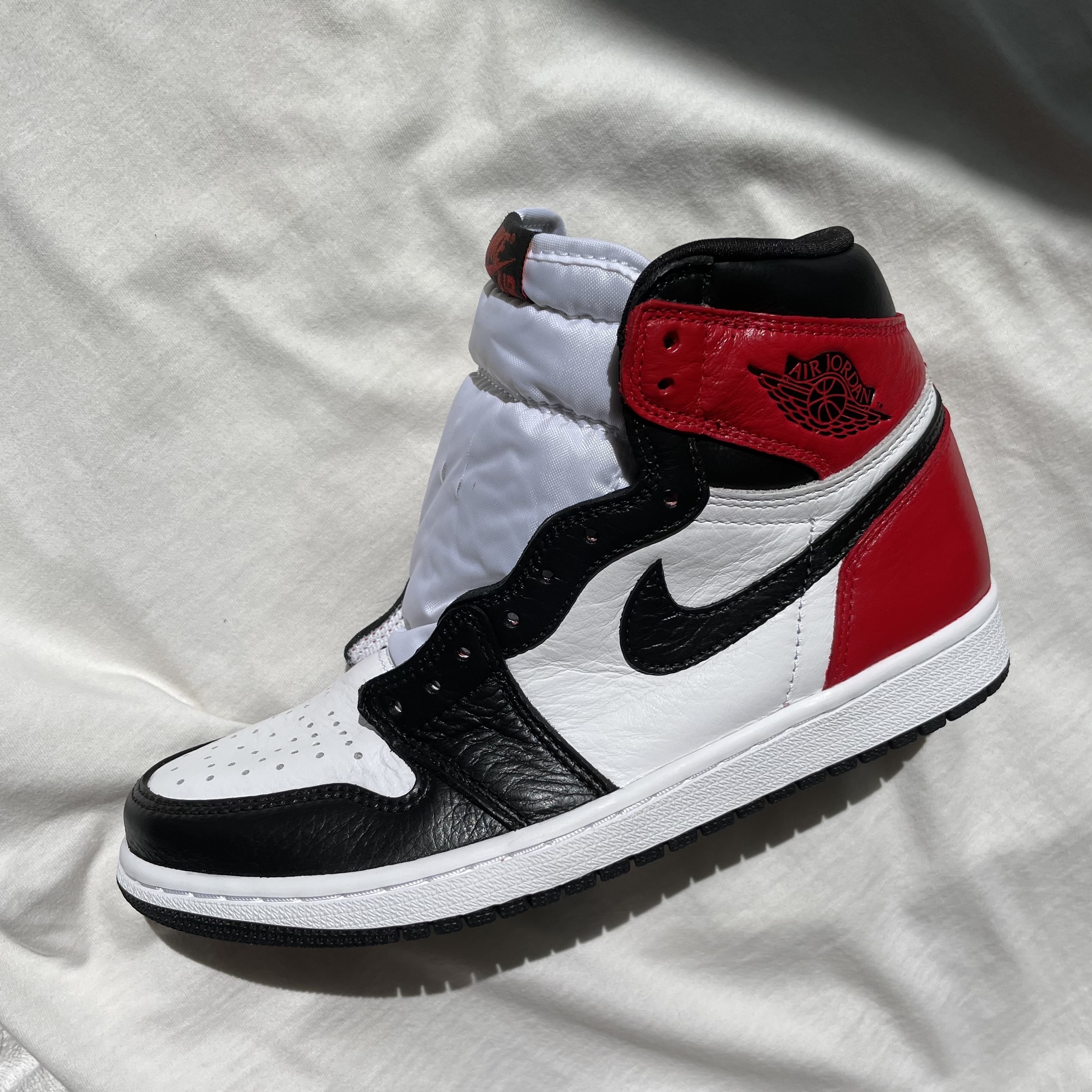 Jordan 1 Retro High OG Light Fusion Red 착용 스타일