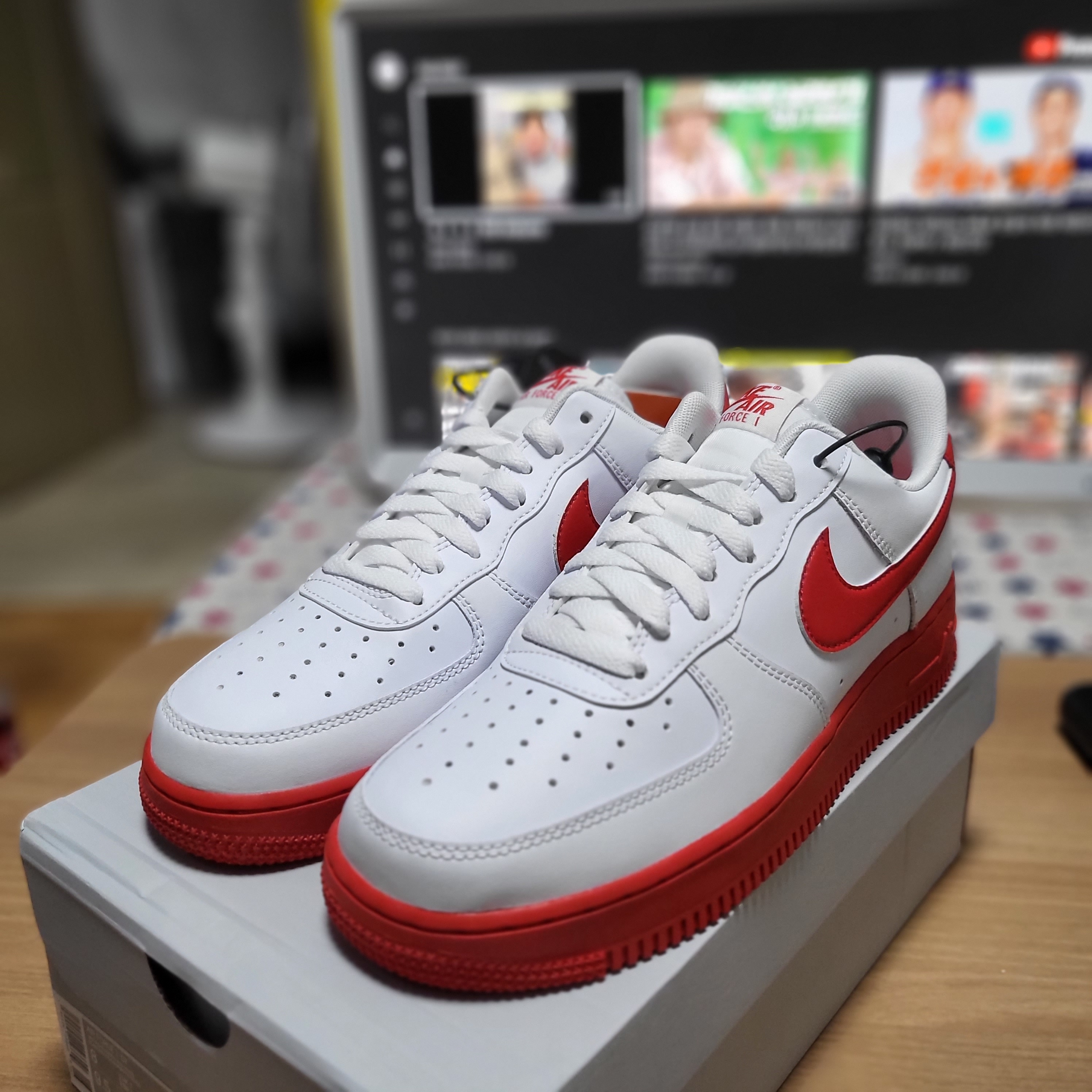 Nike Air Force 1 Low White Red Midsole 착용 스타일