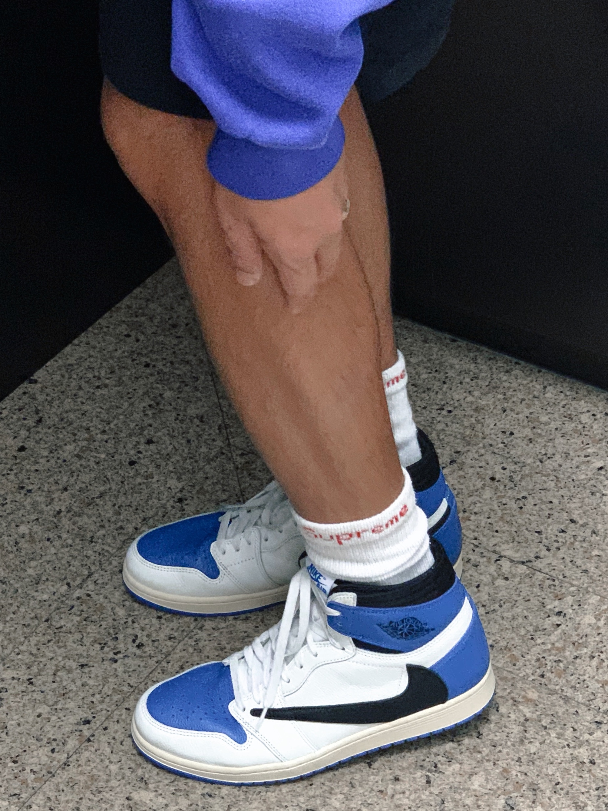 Jordan 1 x Travis Scott x Fragment Retro High OG SP Military Blue 착용 스타일 - 2