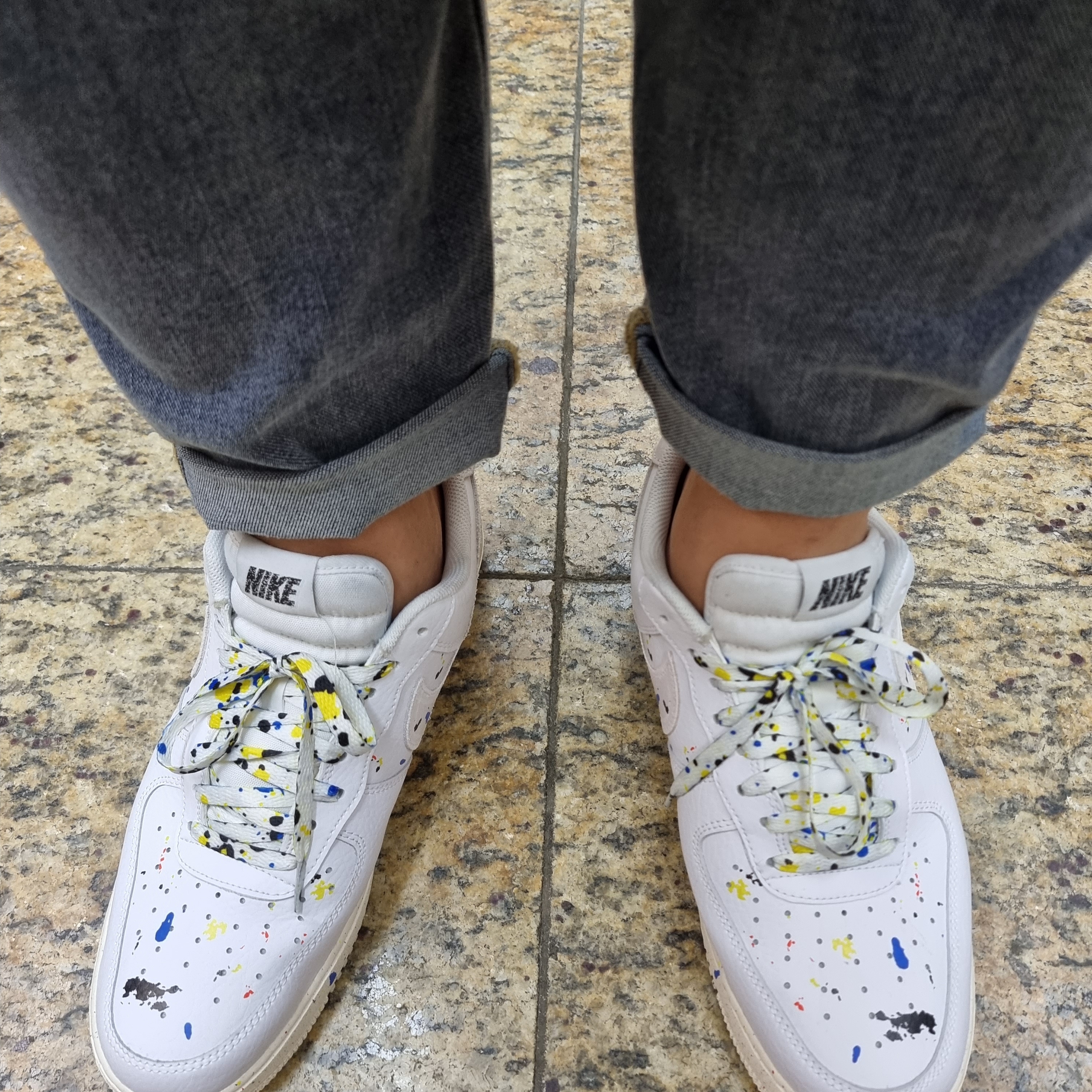 Nike Air Force 1 '07 LV8 Paint Splatter White 착용 스타일