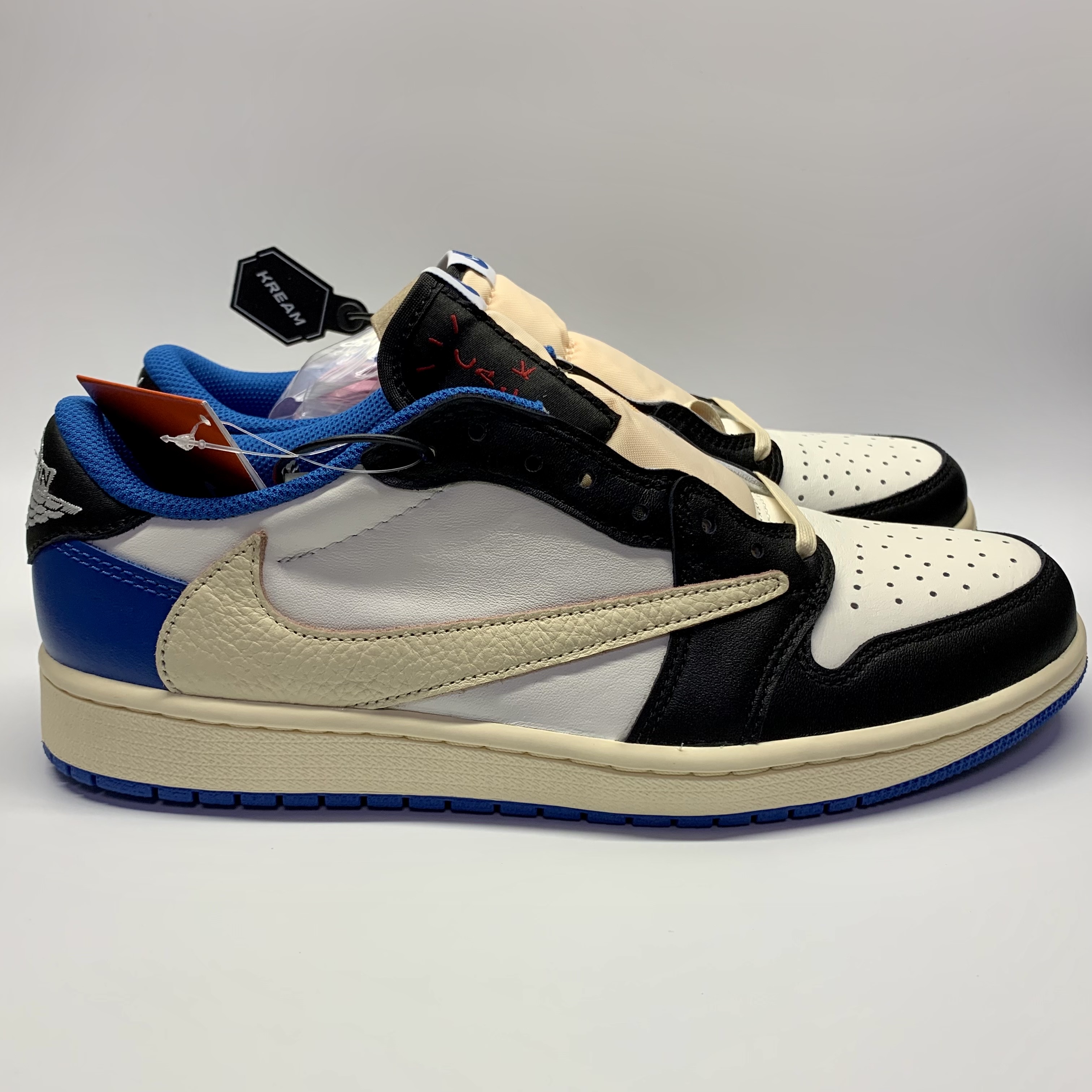 Jordan 1 x Travis Scott x Fragment Retro Low OG SP Military Blue 착용 스타일 - 3