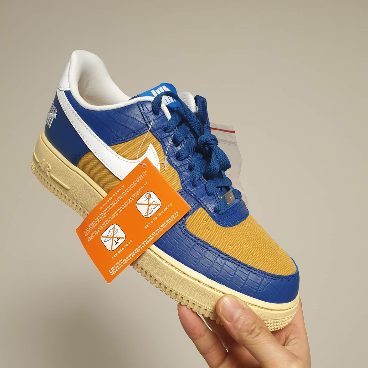 Nike x Undefeated Air Force 1 Low SP 5 On It Court Blue 착용 스타일 - 1