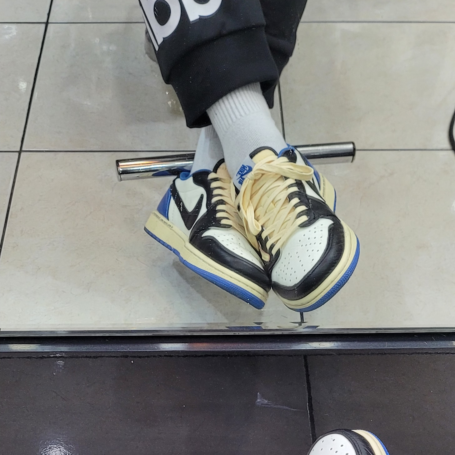 Jordan 1 x Travis Scott x Fragment Retro Low OG SP Military Blue 착용 스타일