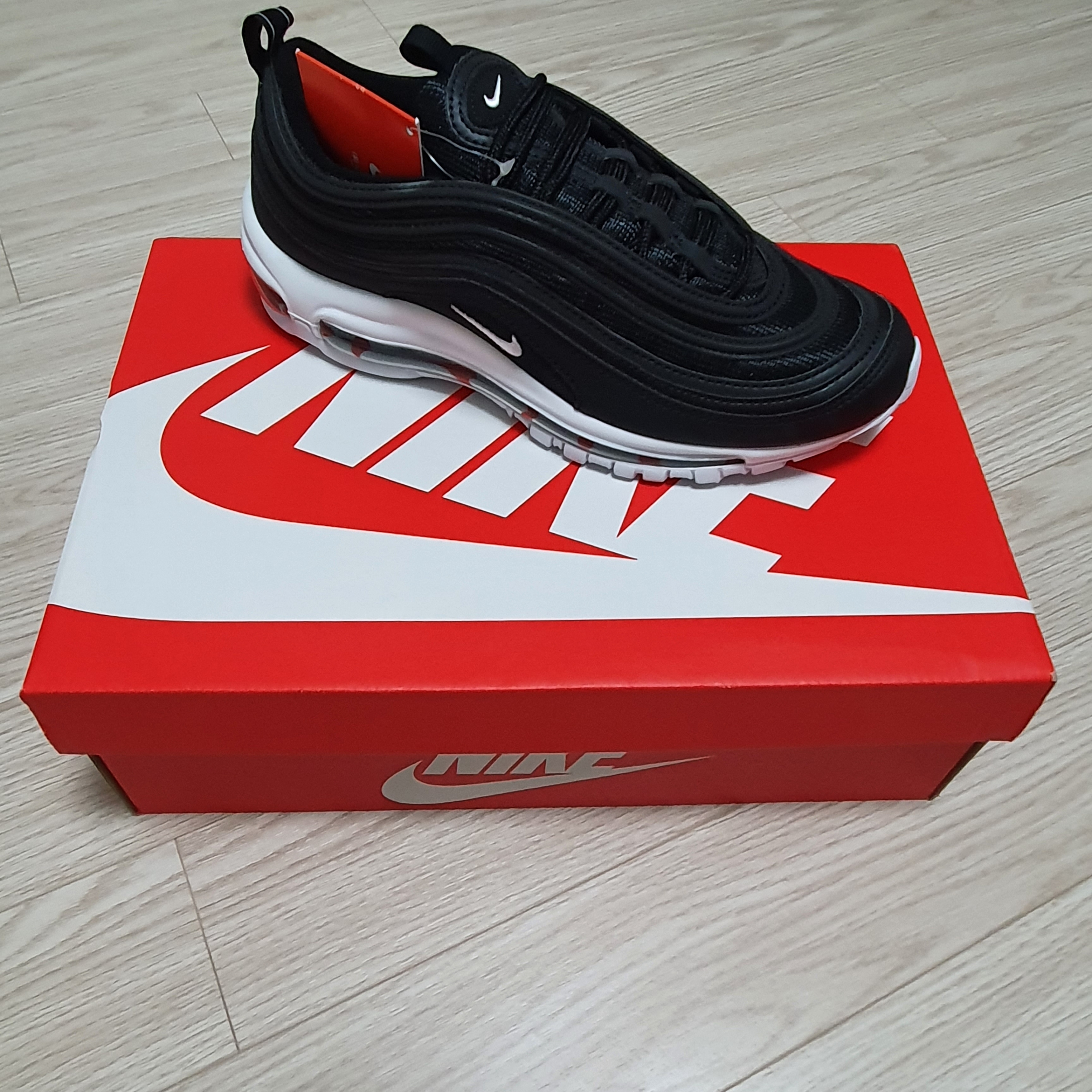 Nike Air Max 97 Black White 착용 스타일 - 2