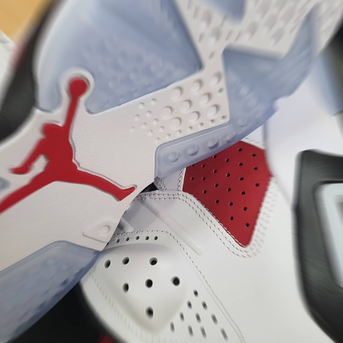 Jordan 6 Retro Carmine 2021 착용 스타일 - 4