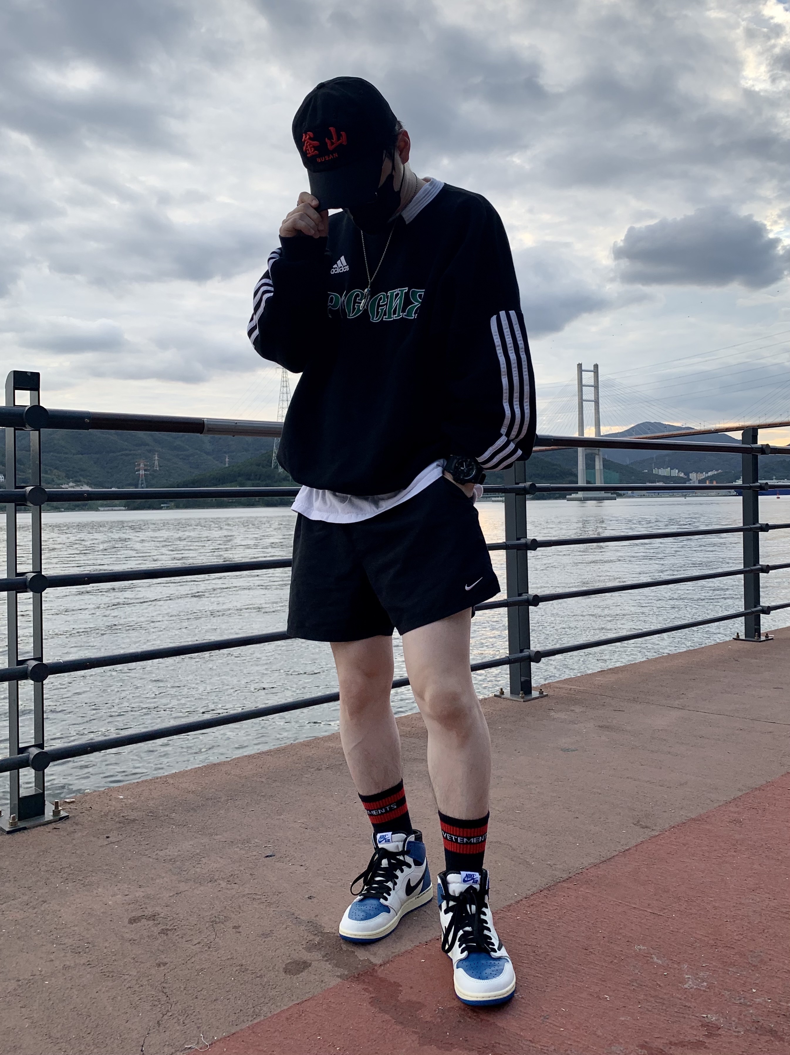 Jordan 1 x Travis Scott x Fragment Retro High OG SP Military Blue 착용 스타일