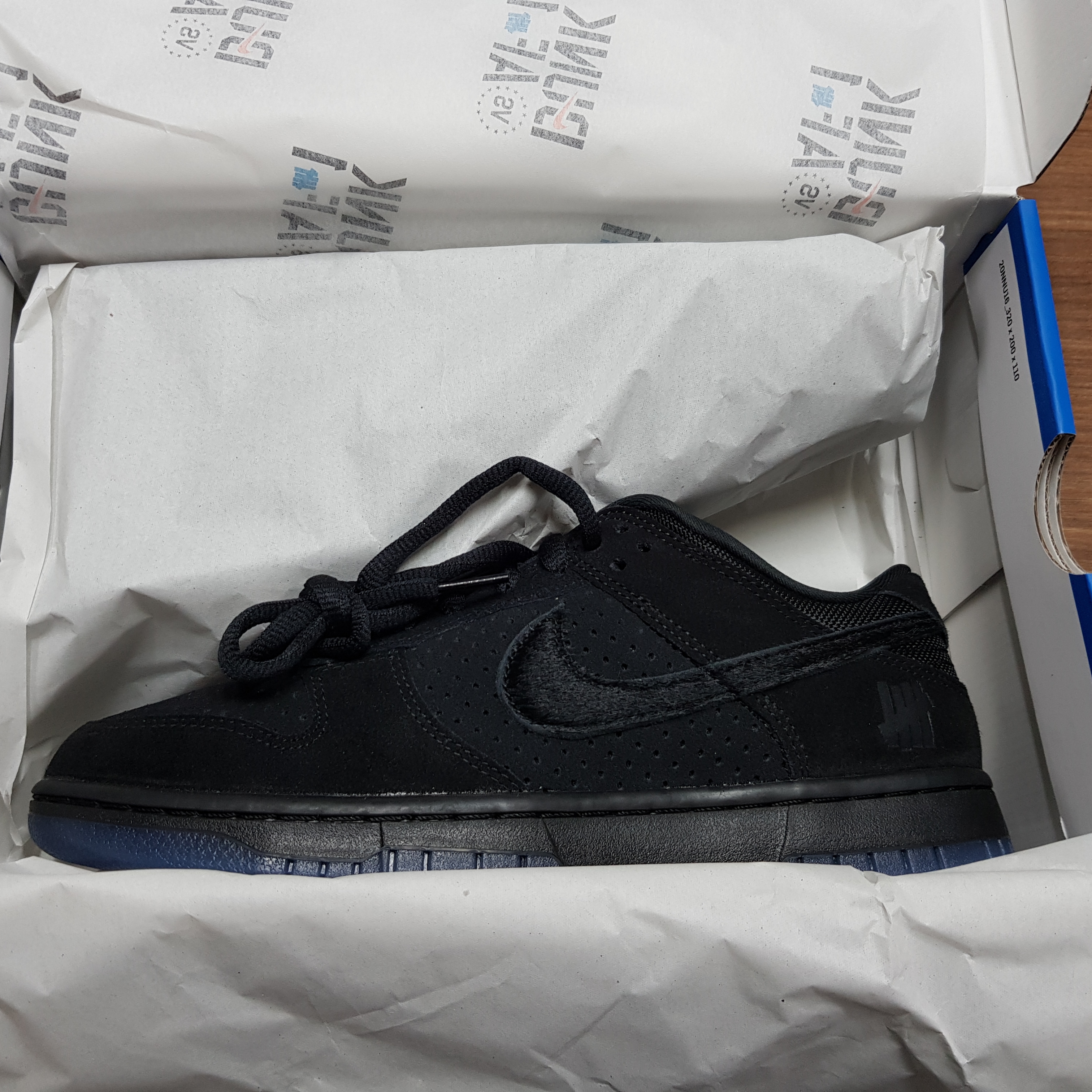 Nike x Undefeated Dunk Low SP 5 On It Black 착용 스타일 - 2