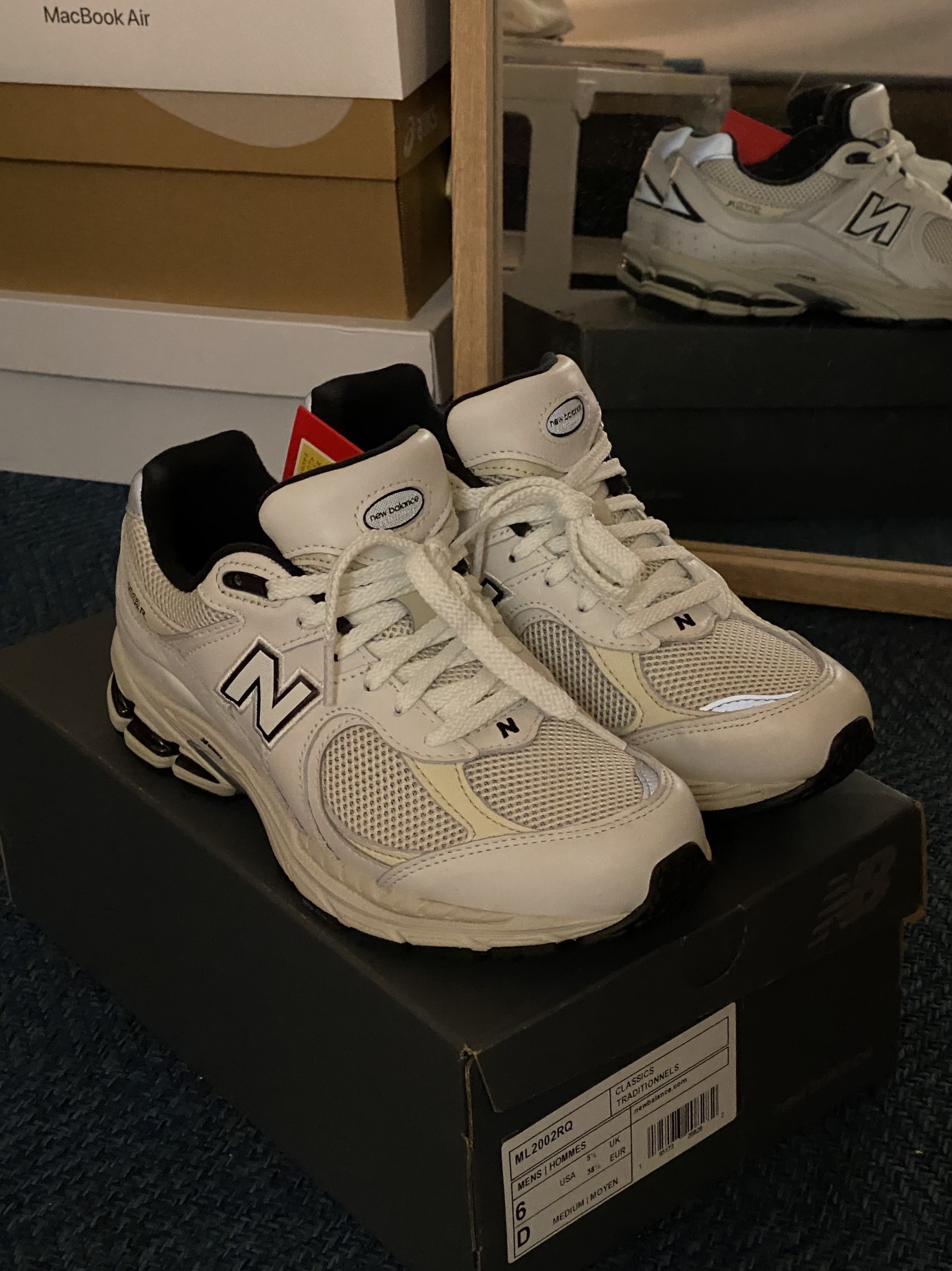 New Balance x Thisisneverthat 2002R White, New Balance 2002R White 착용 스타일 - 4