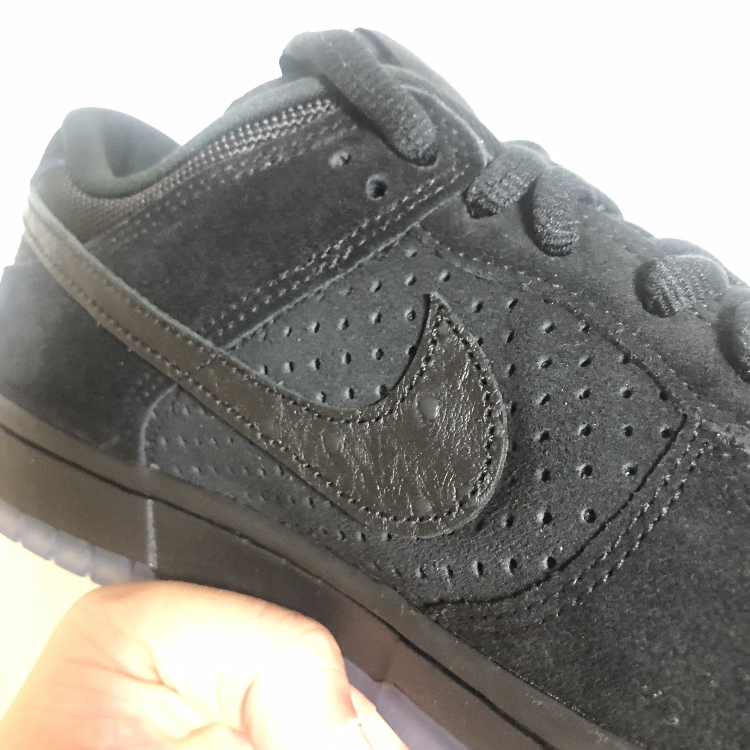 Nike x Undefeated Dunk Low SP 5 On It Black 착용 스타일 - 4