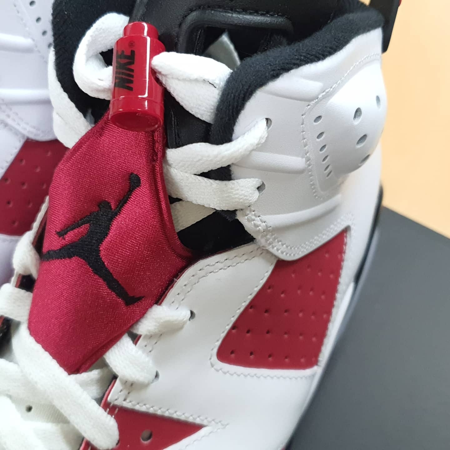Jordan 6 Retro Carmine 2021 착용 스타일 - 2