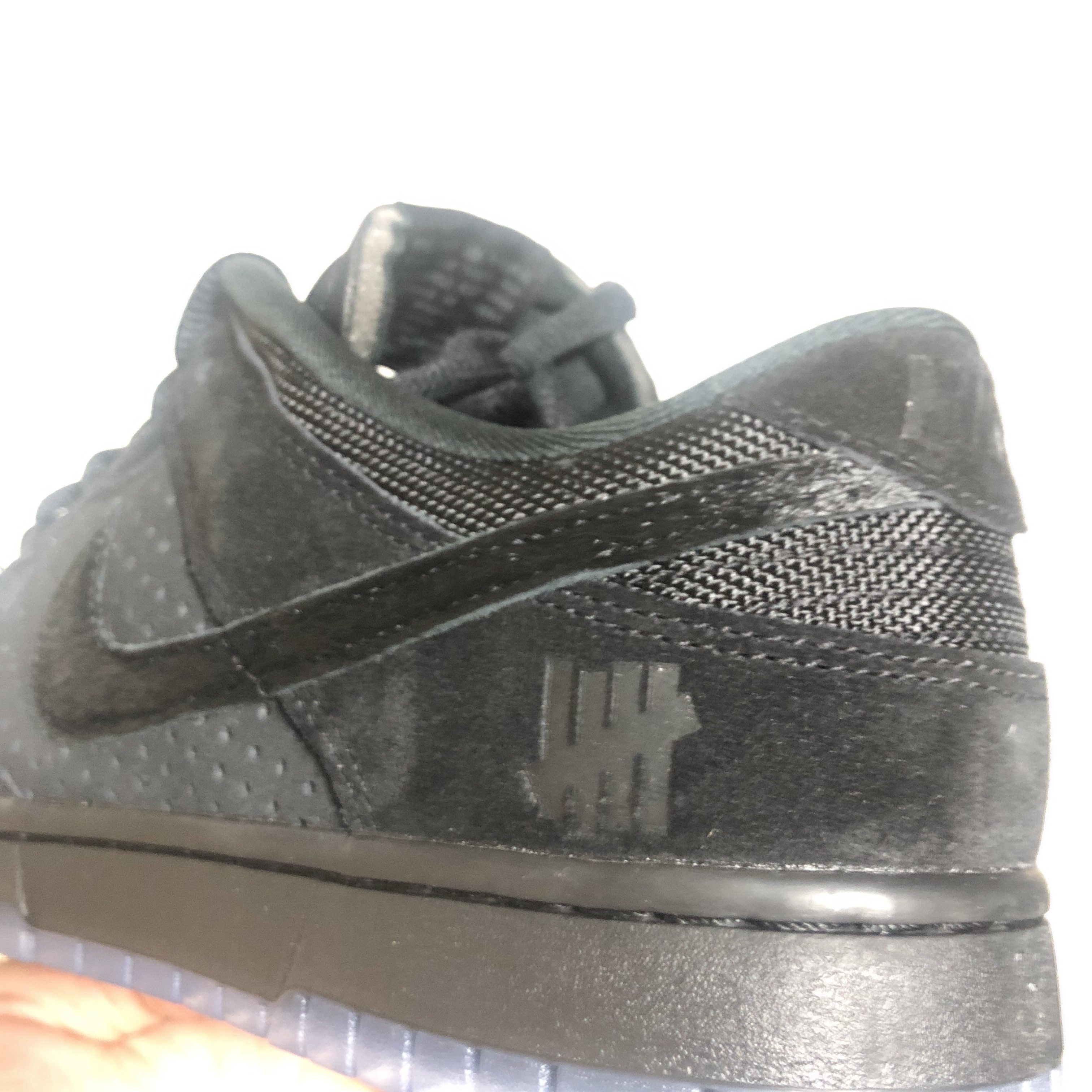Nike x Undefeated Dunk Low SP 5 On It Black 착용 스타일 - 2